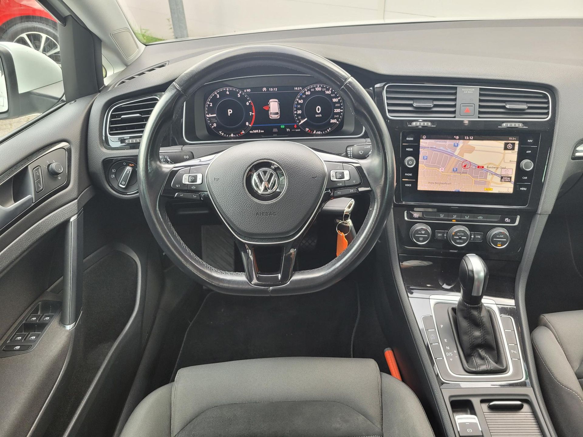 Volkswagen Golf met kenteken G-731-ZG – interieur