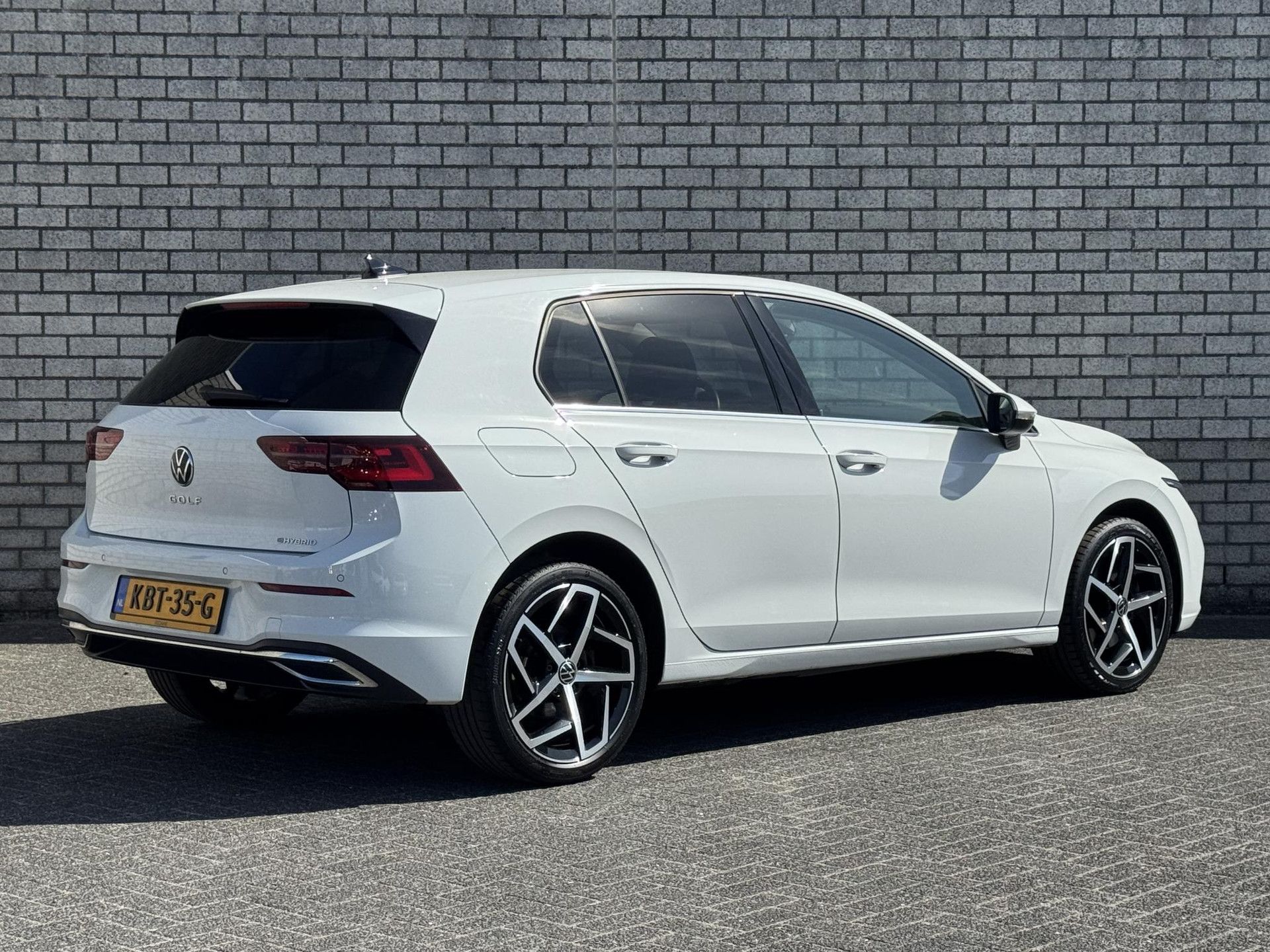 Volkswagen Golf met kenteken KBT-35-G – achteraanzicht