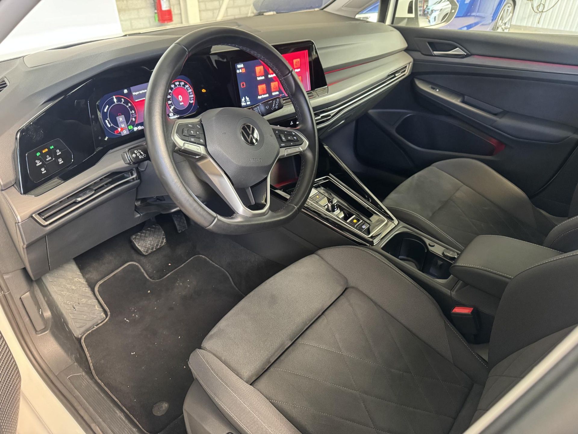 Volkswagen Golf met kenteken KBT-35-G – dashboard