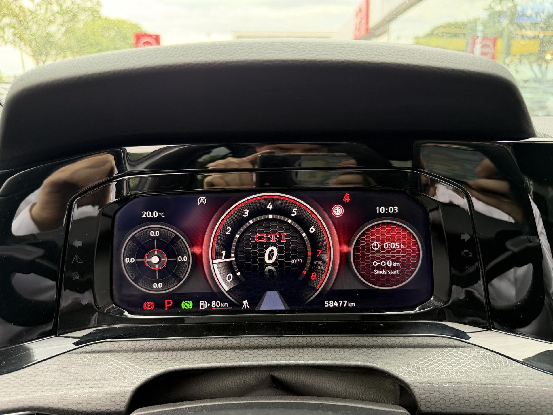 Volkswagen Golf met kenteken L-773-XZ – detailfoto