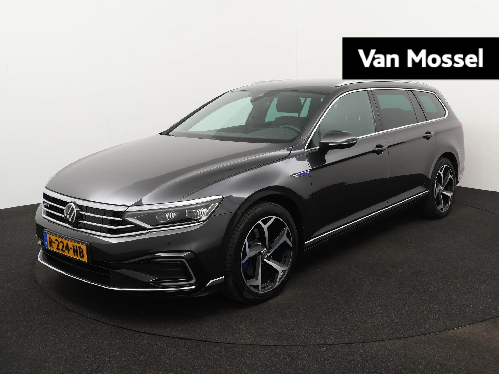 Volkswagen Passat met kenteken 12100 – autofoto 2