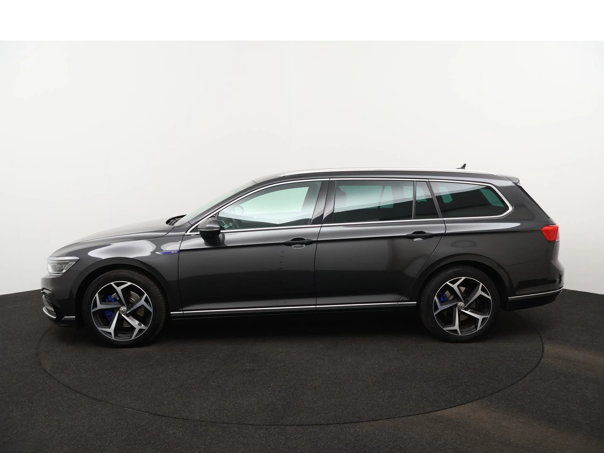 Volkswagen Passat met kenteken 12100 – autofoto 3