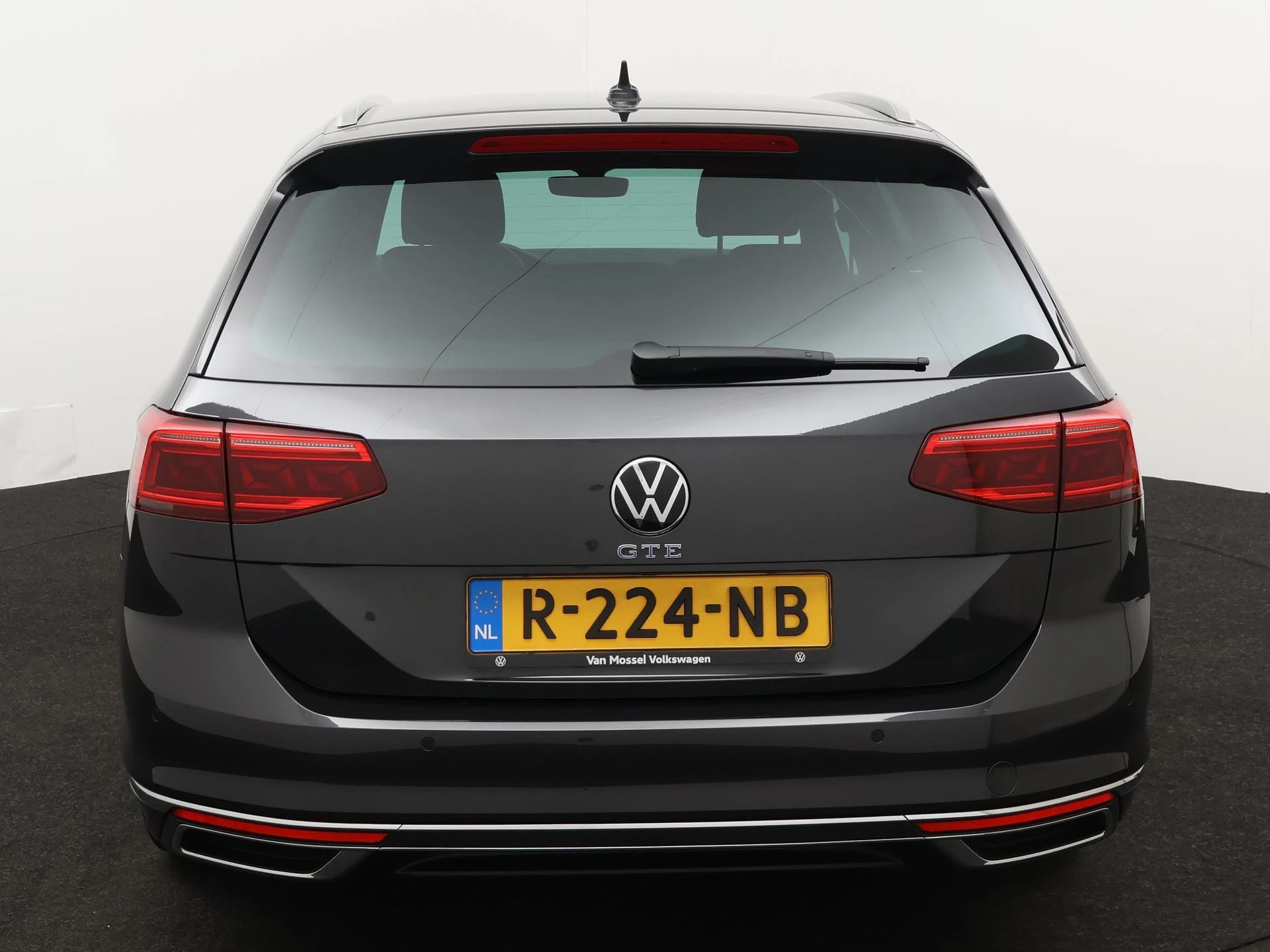 Volkswagen Passat met kenteken 12100 – autofoto 5