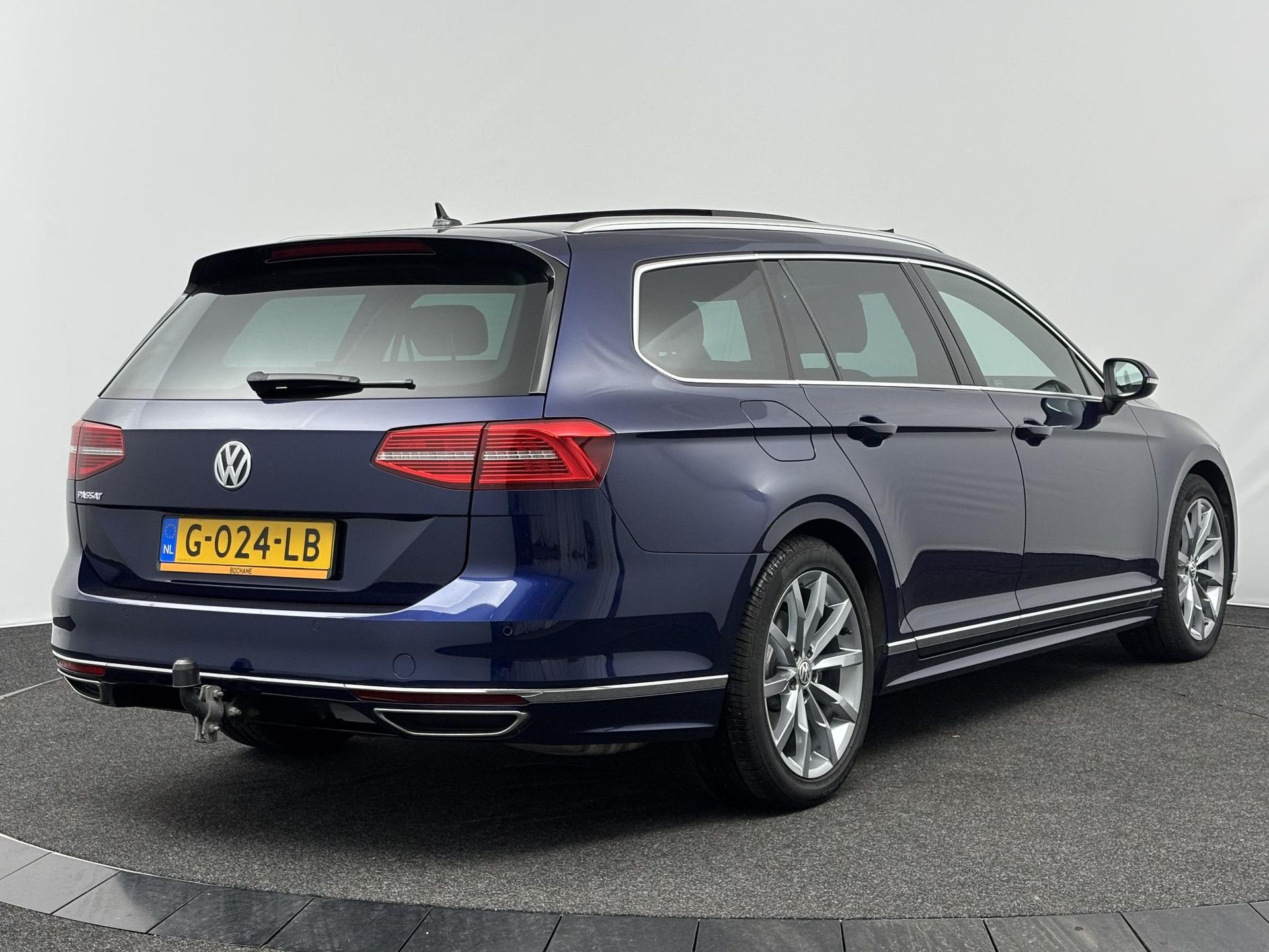 Volkswagen Passat met kenteken G-024-LB – achteraanzicht