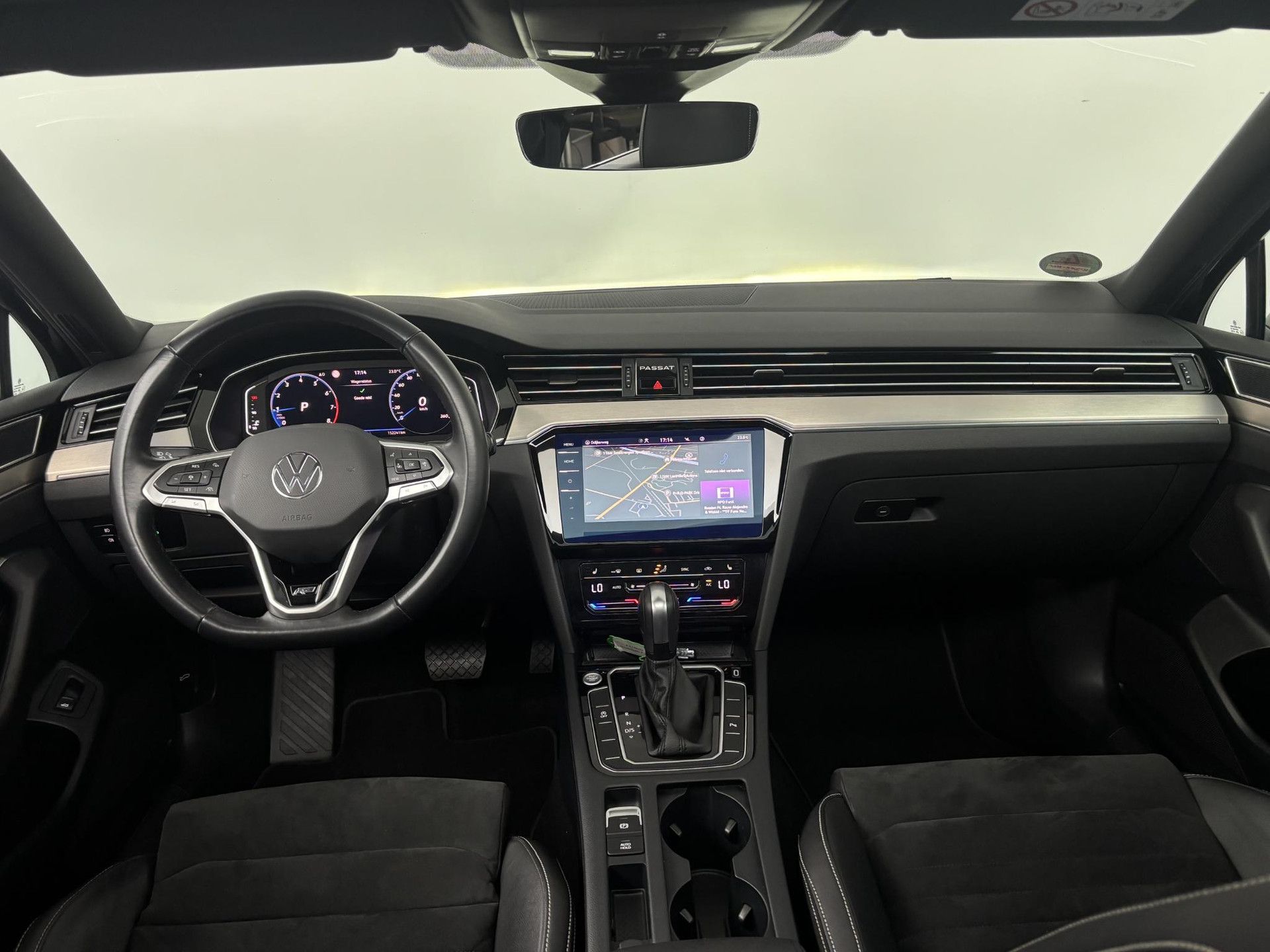 Volkswagen Passat met kenteken K-318-HN – interieur