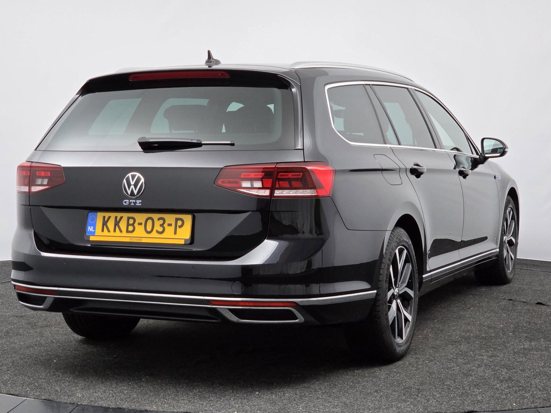 Volkswagen Passat met kenteken KKB-03-P – achteraanzicht