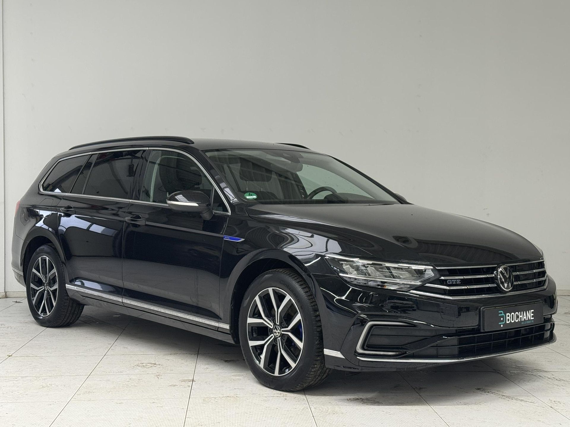 Volkswagen Passat met kenteken R-404-SR – detailfoto