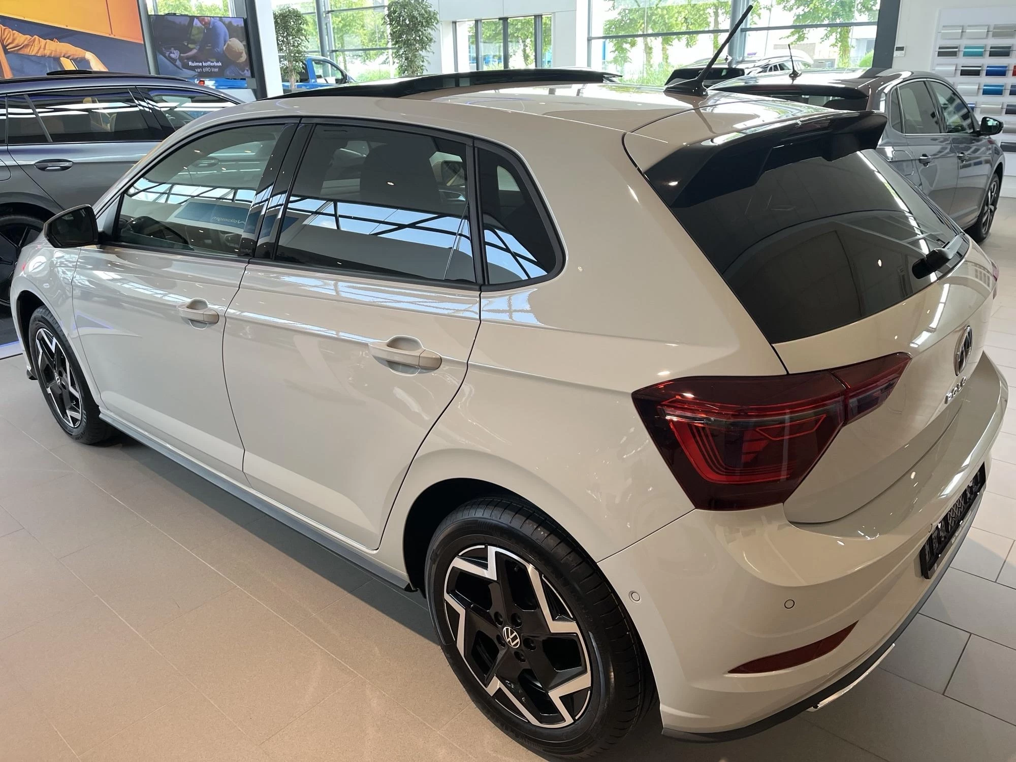 Volkswagen Polo met kenteken 702419 – autofoto 5