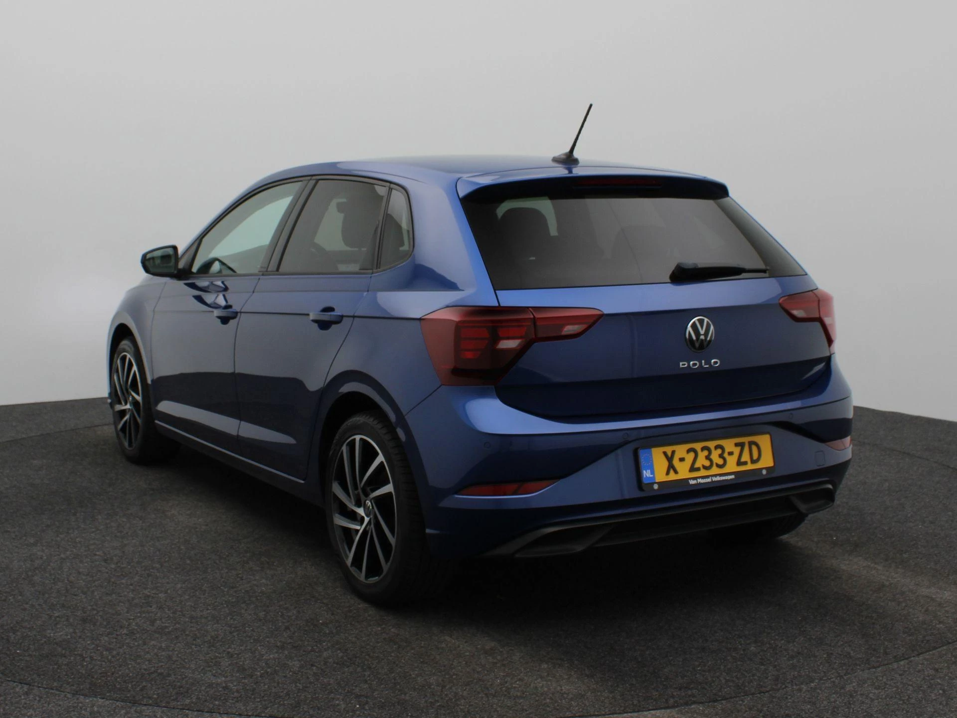Volkswagen Polo met kenteken X-233-ZD – autofoto 3