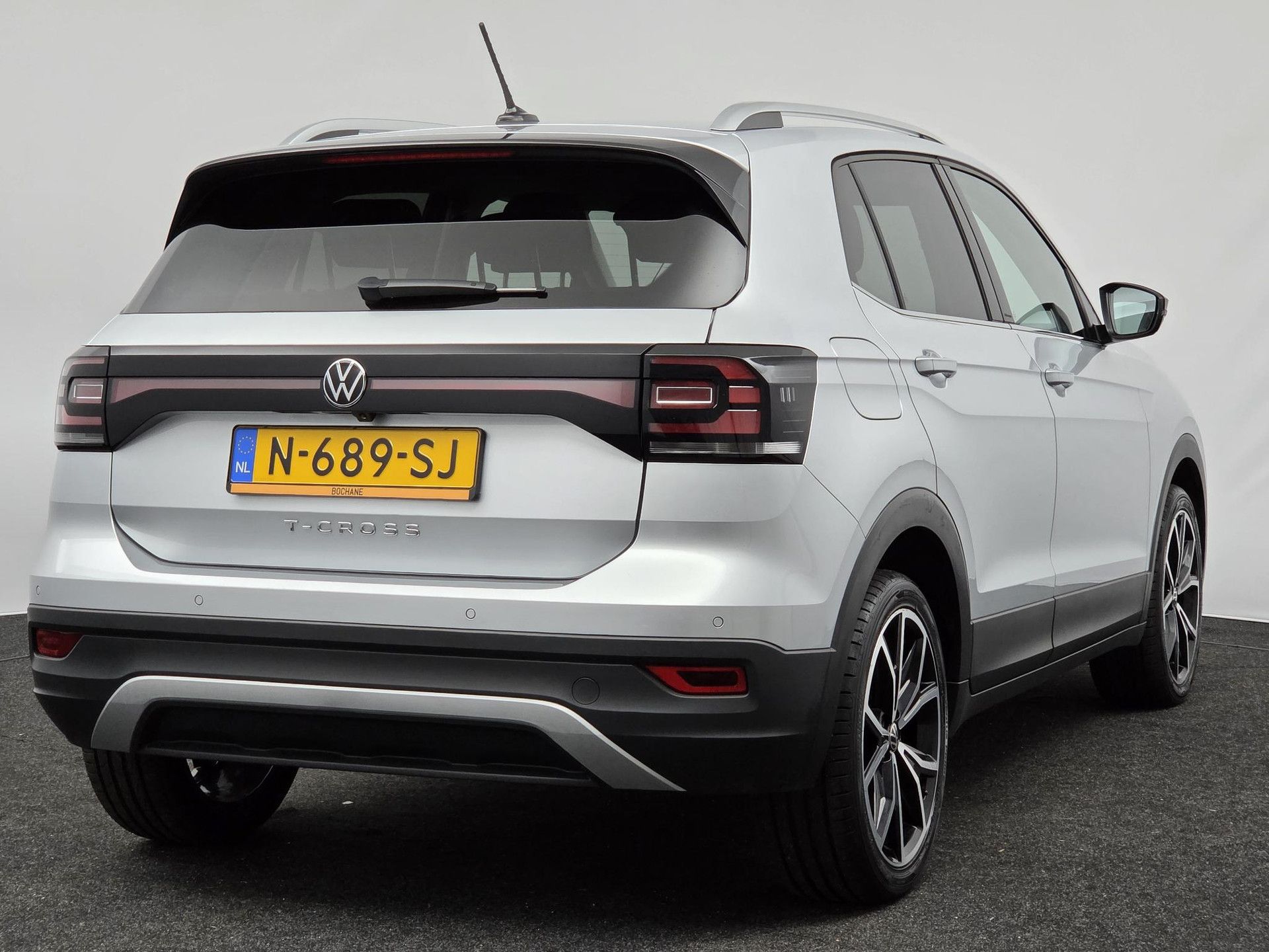 Volkswagen T-Cross met kenteken N-689-SJ – achteraanzicht