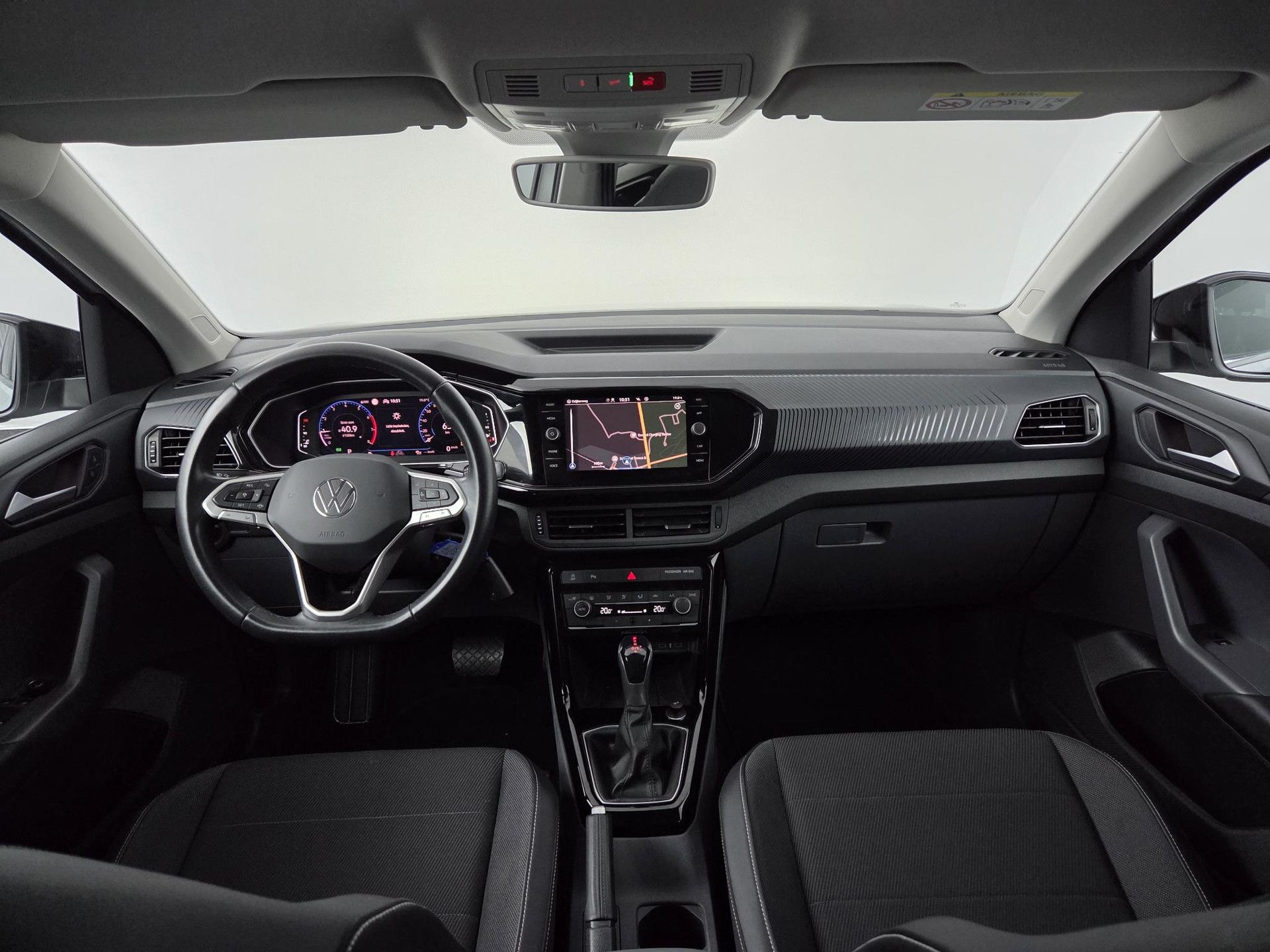 Volkswagen T-Cross met kenteken N-689-SJ – interieur