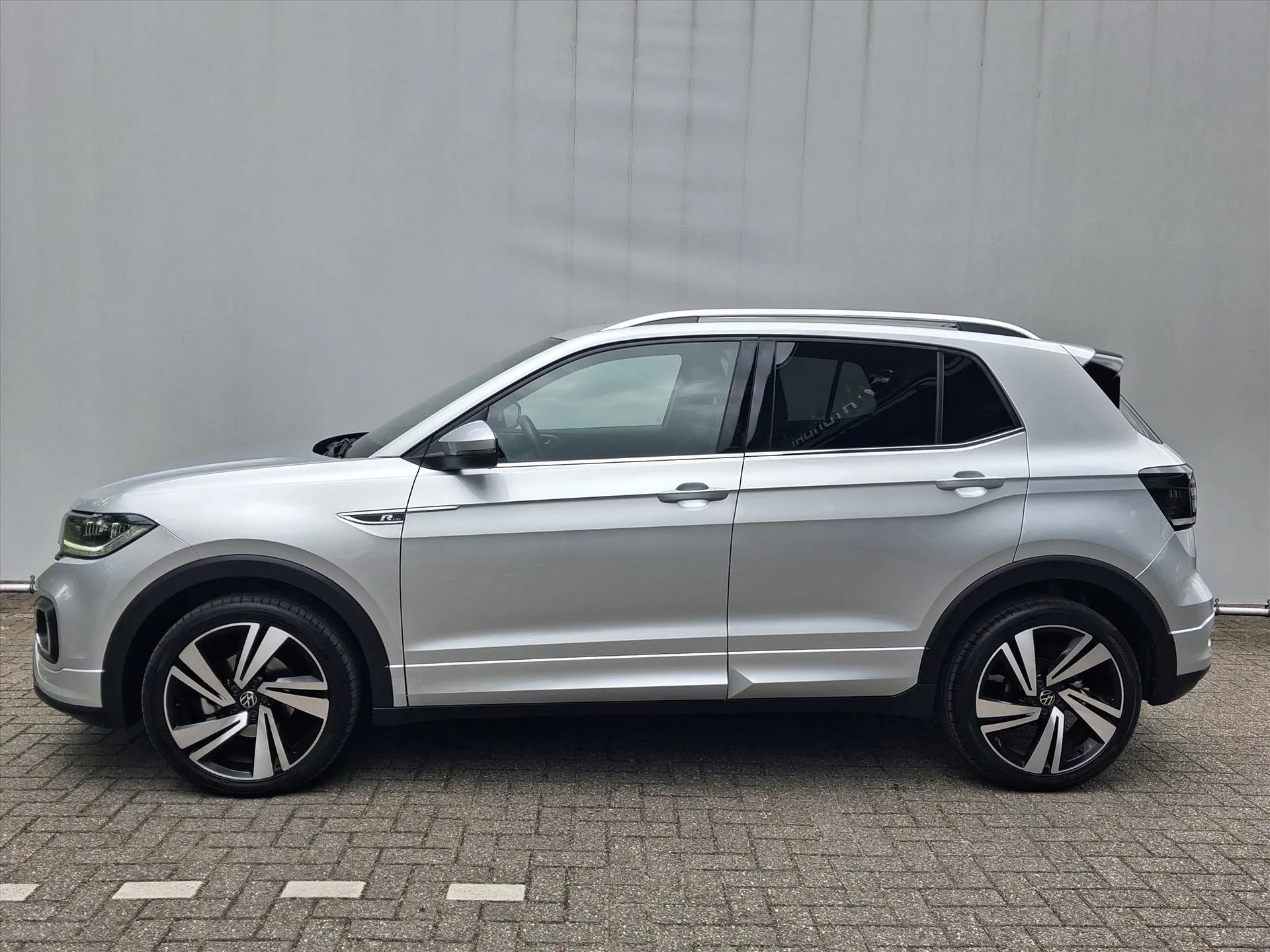 Volkswagen T-Cross met kenteken P-617-RB – achteraanzicht