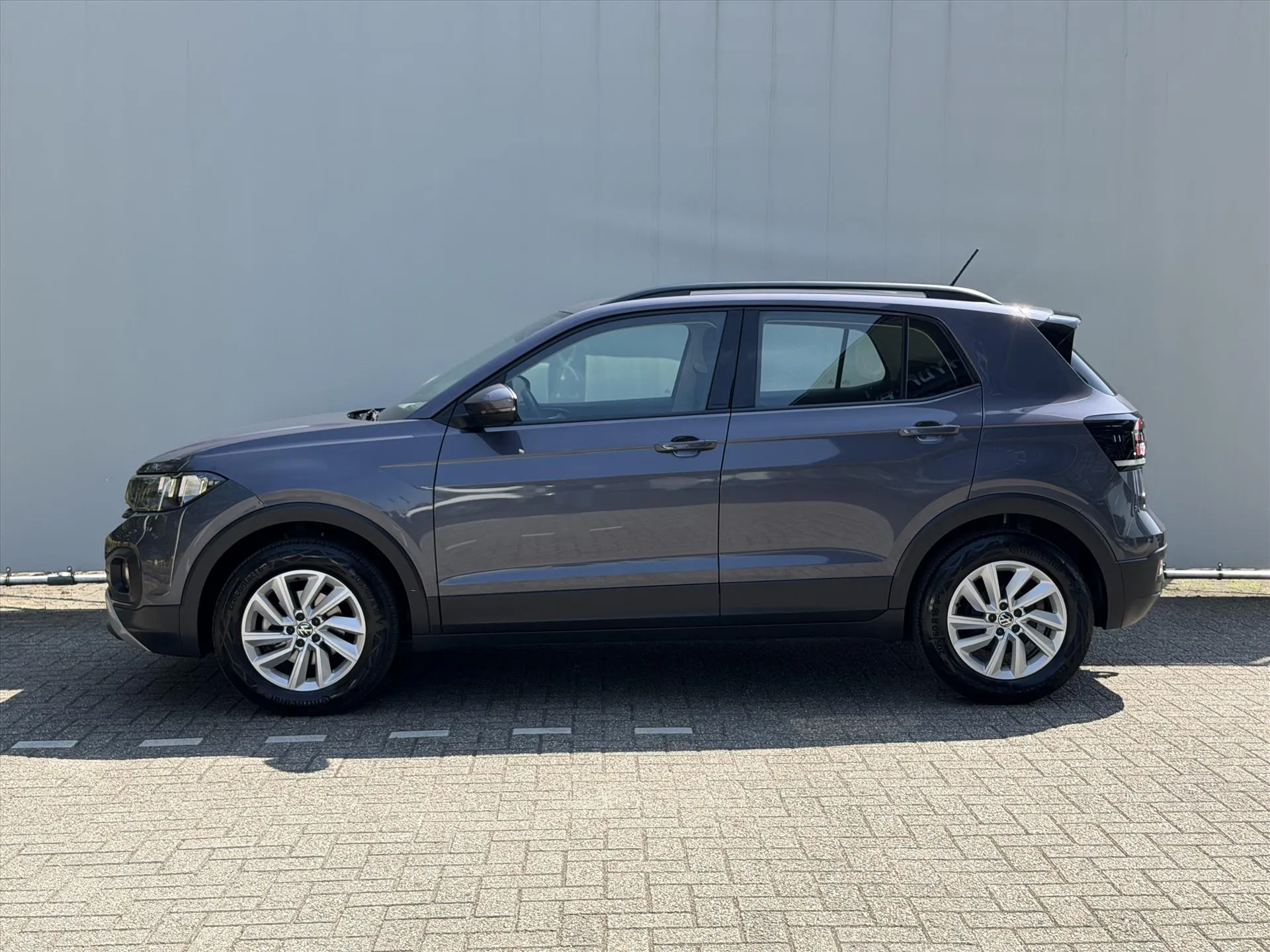 Volkswagen T-Cross met kenteken T-236-NS – achteraanzicht