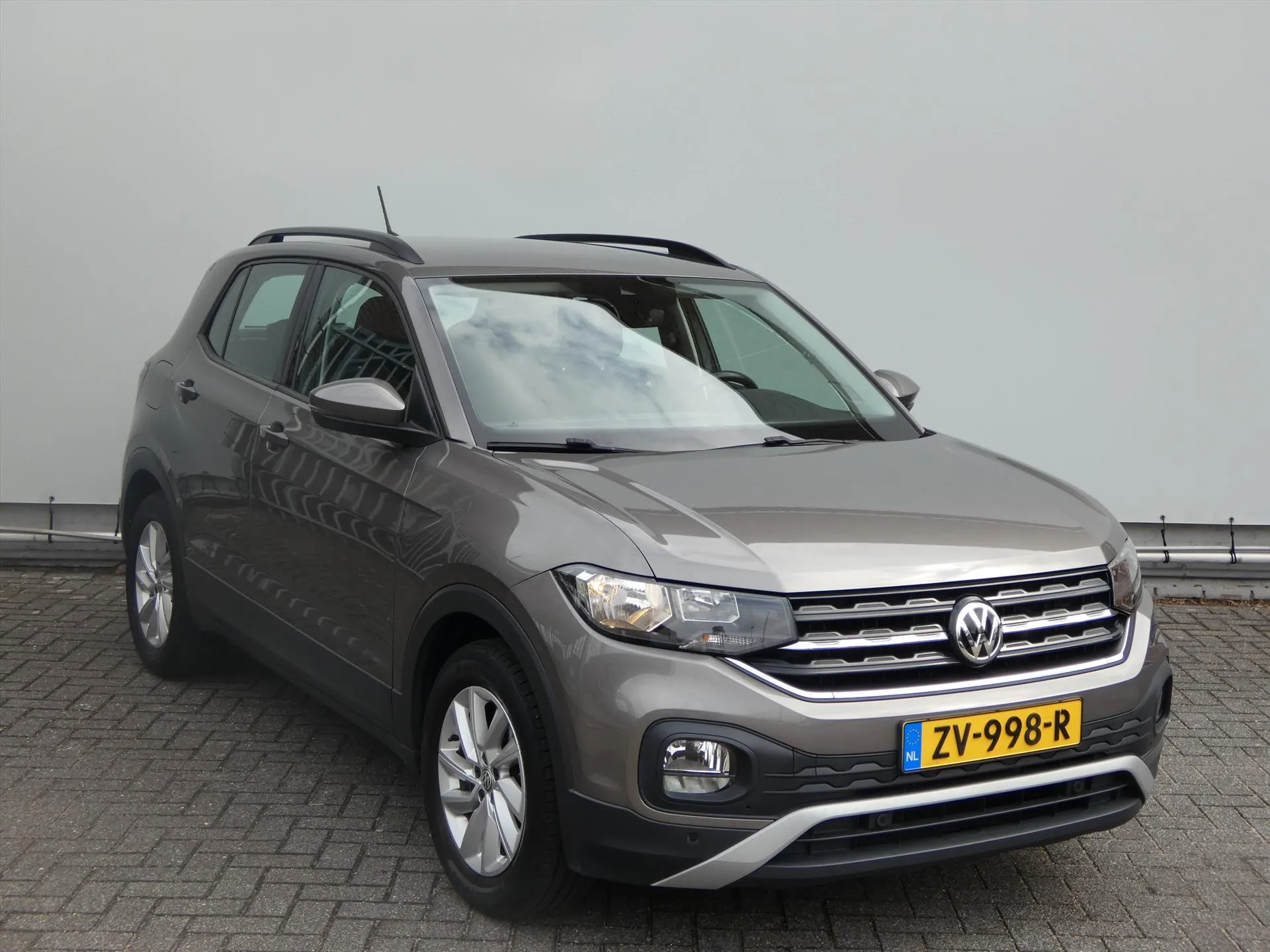 Volkswagen T-Cross met kenteken ZV-998-R – interieur