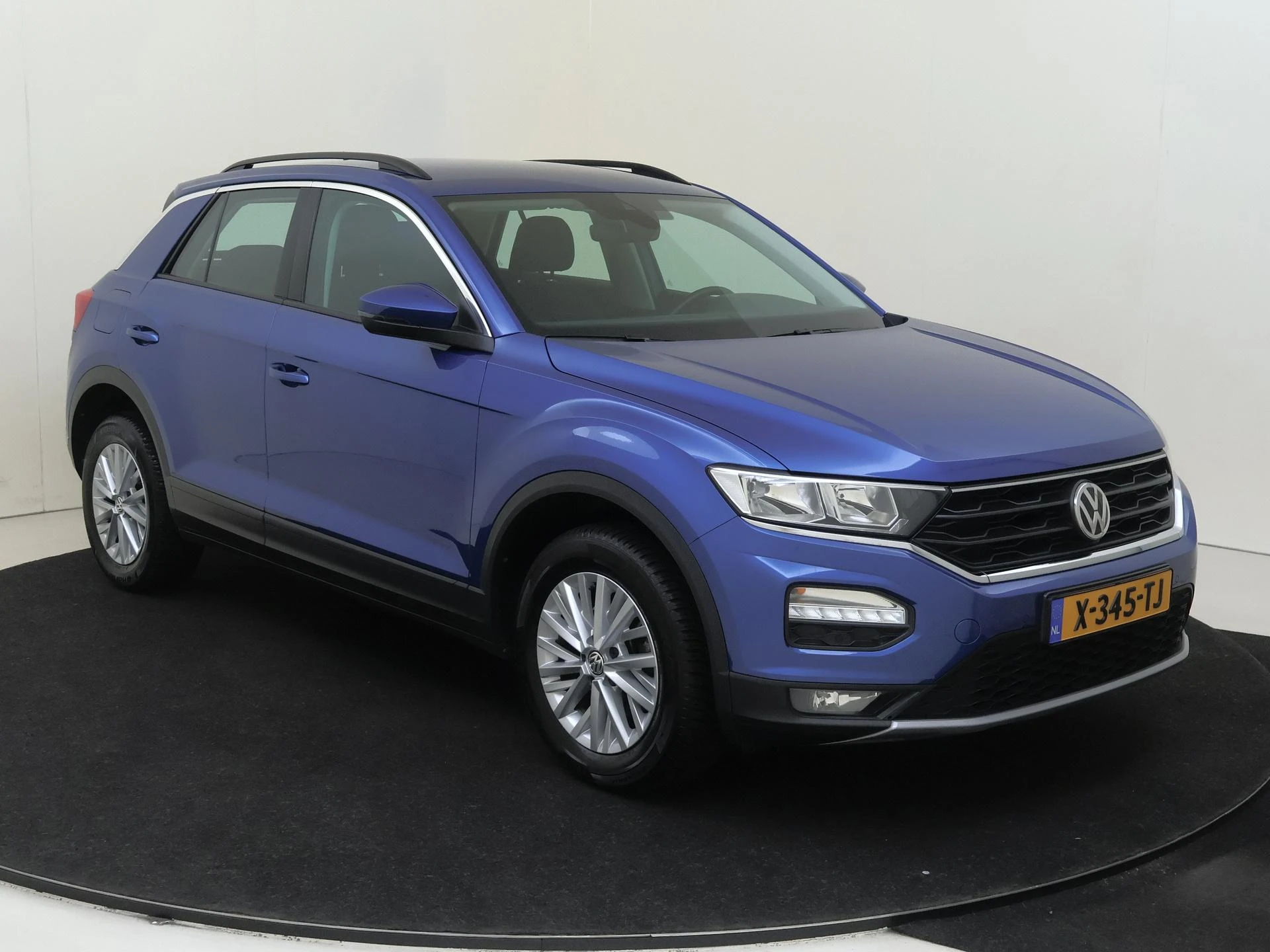 Volkswagen T-Roc met kenteken 63100 – autofoto 3