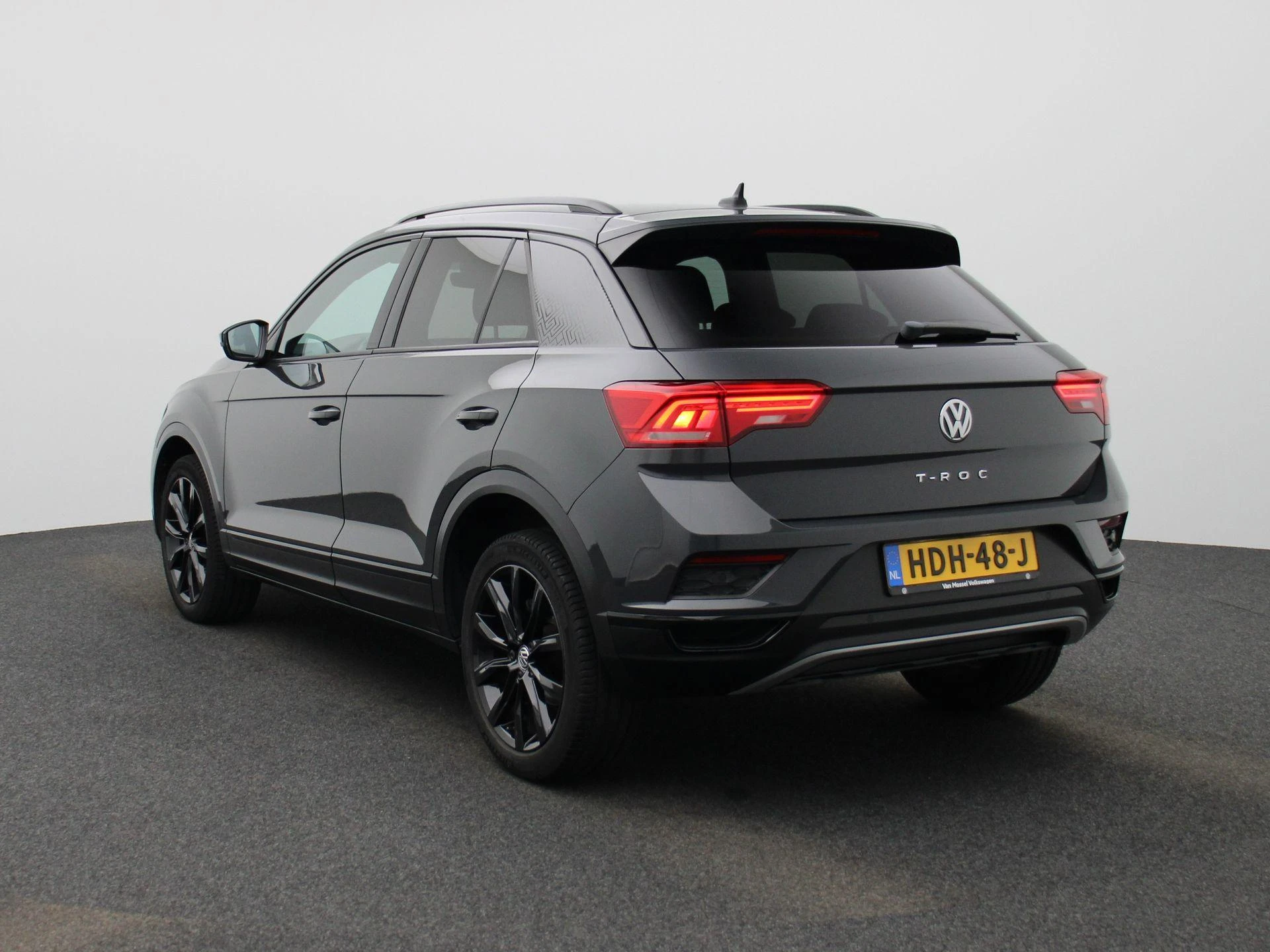 Volkswagen T-Roc met kenteken 63100 – autofoto 3