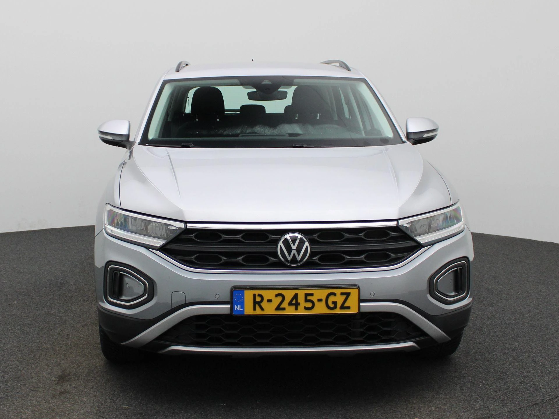 Volkswagen T-Roc met kenteken R-245-GZ – autofoto 4