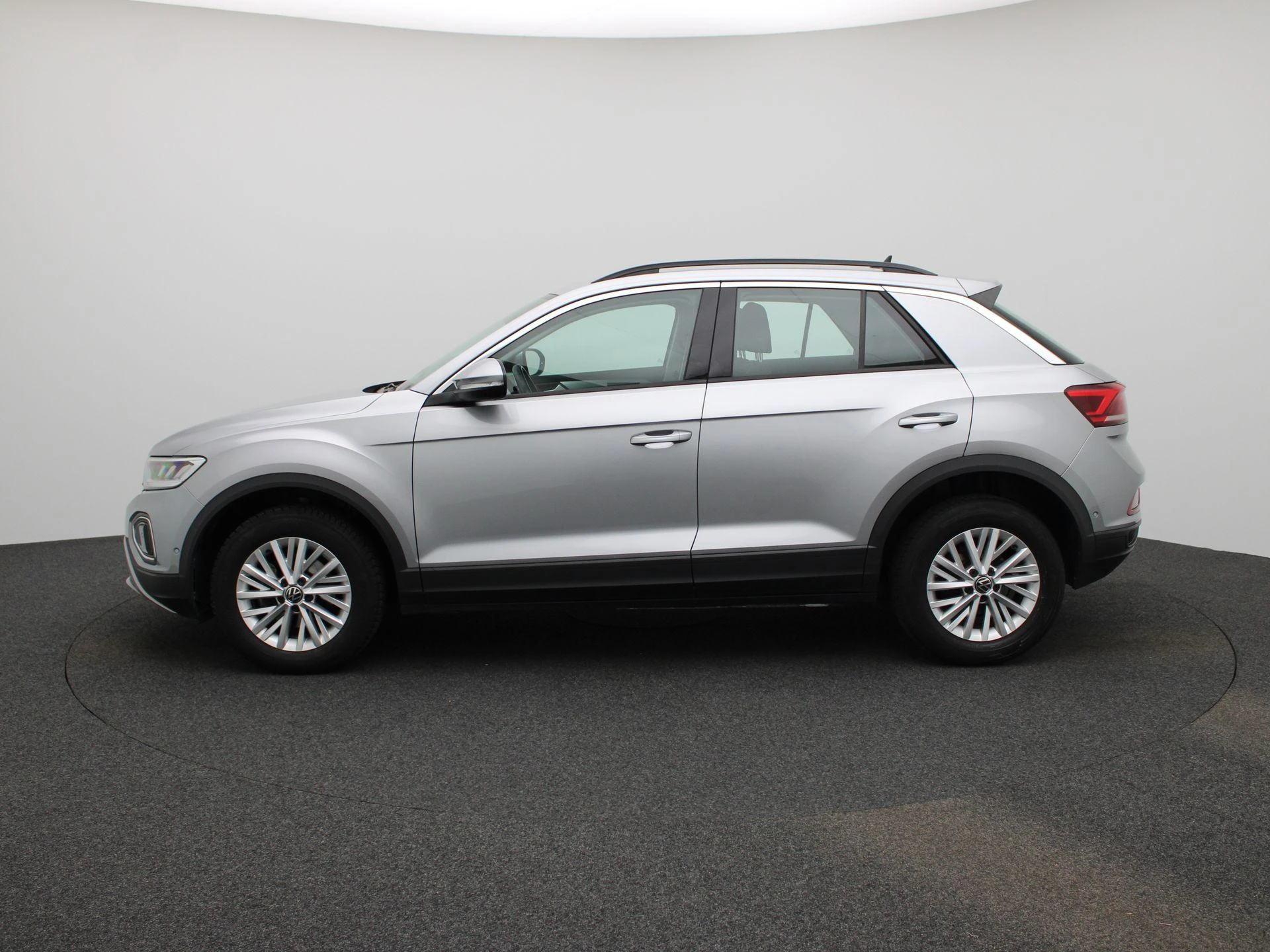 Volkswagen T-Roc met kenteken R-245-GZ – autofoto 5