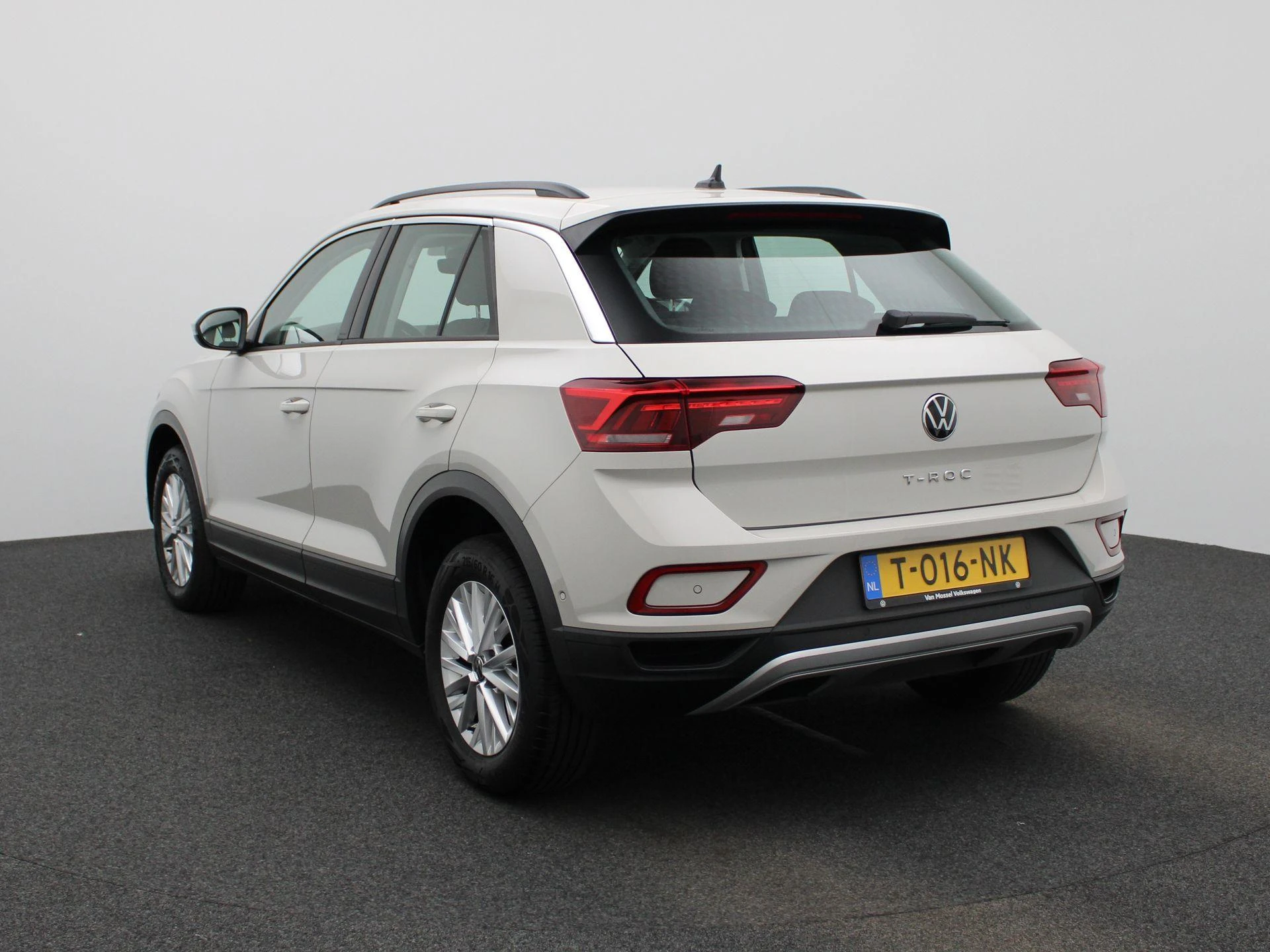 Volkswagen T-Roc met kenteken T-016-NK – autofoto 3