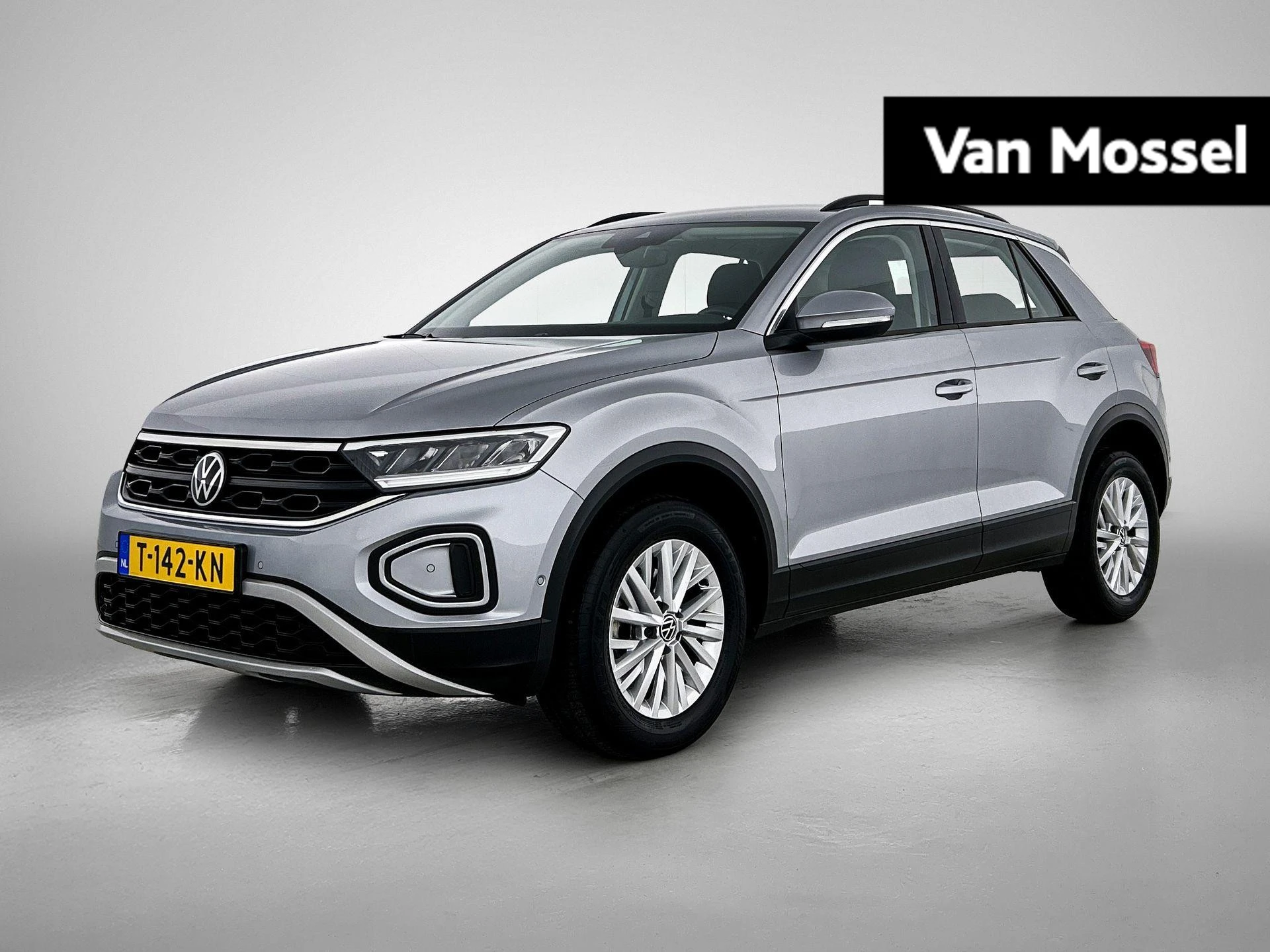 Volkswagen T-Roc met kenteken T-142-KN – autofoto 2