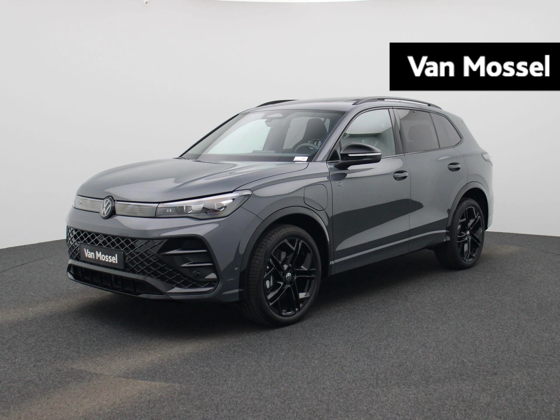 Volkswagen Tiguan met kenteken 16100 – autofoto 2