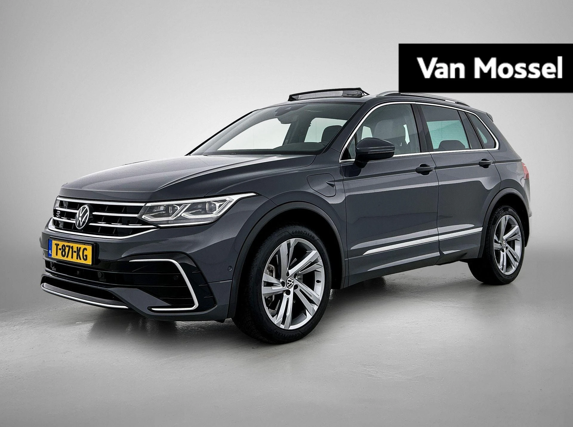 Volkswagen Tiguan met kenteken 49 – autofoto 2