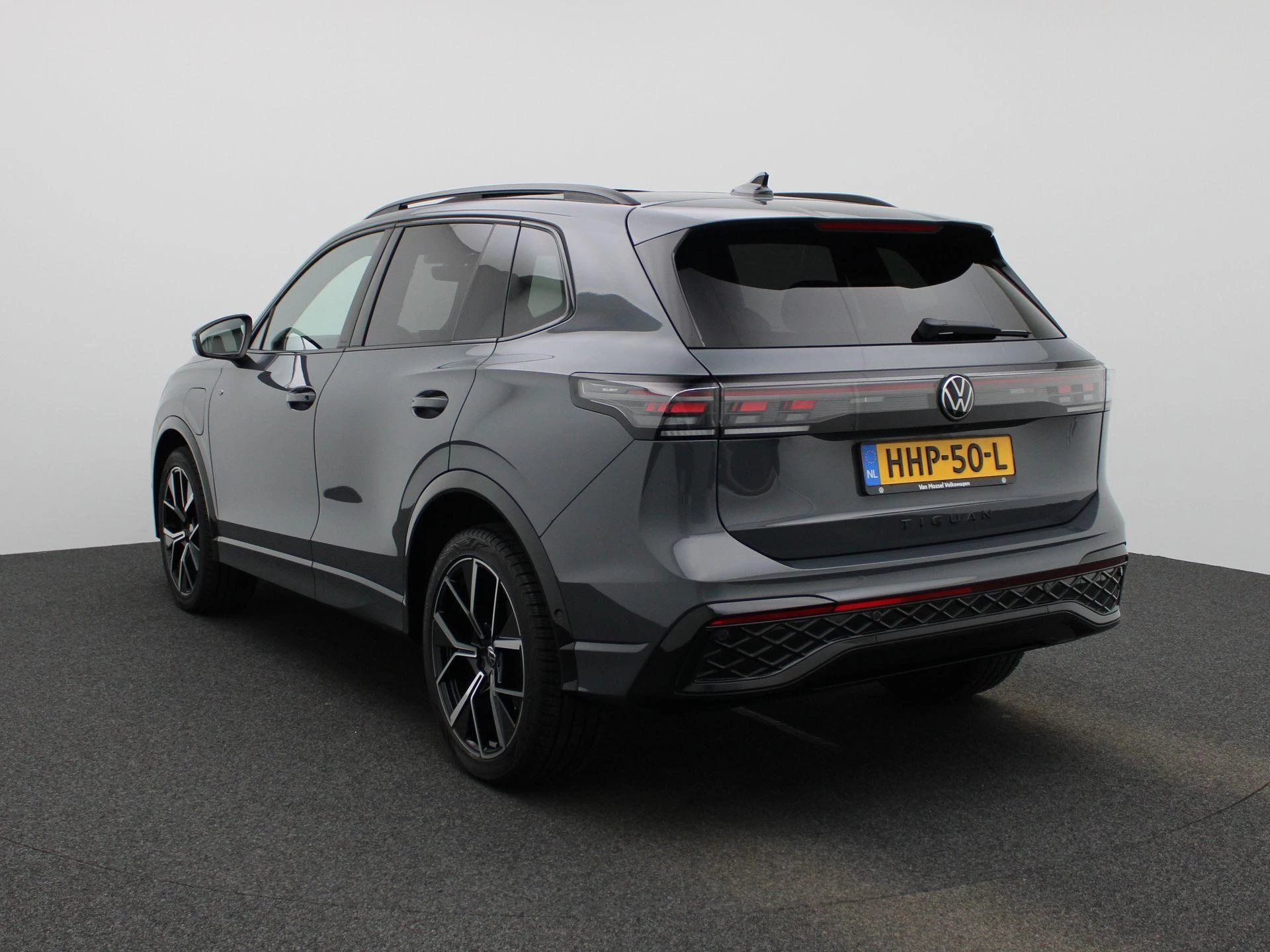 Volkswagen Tiguan met kenteken 04100 – autofoto 3