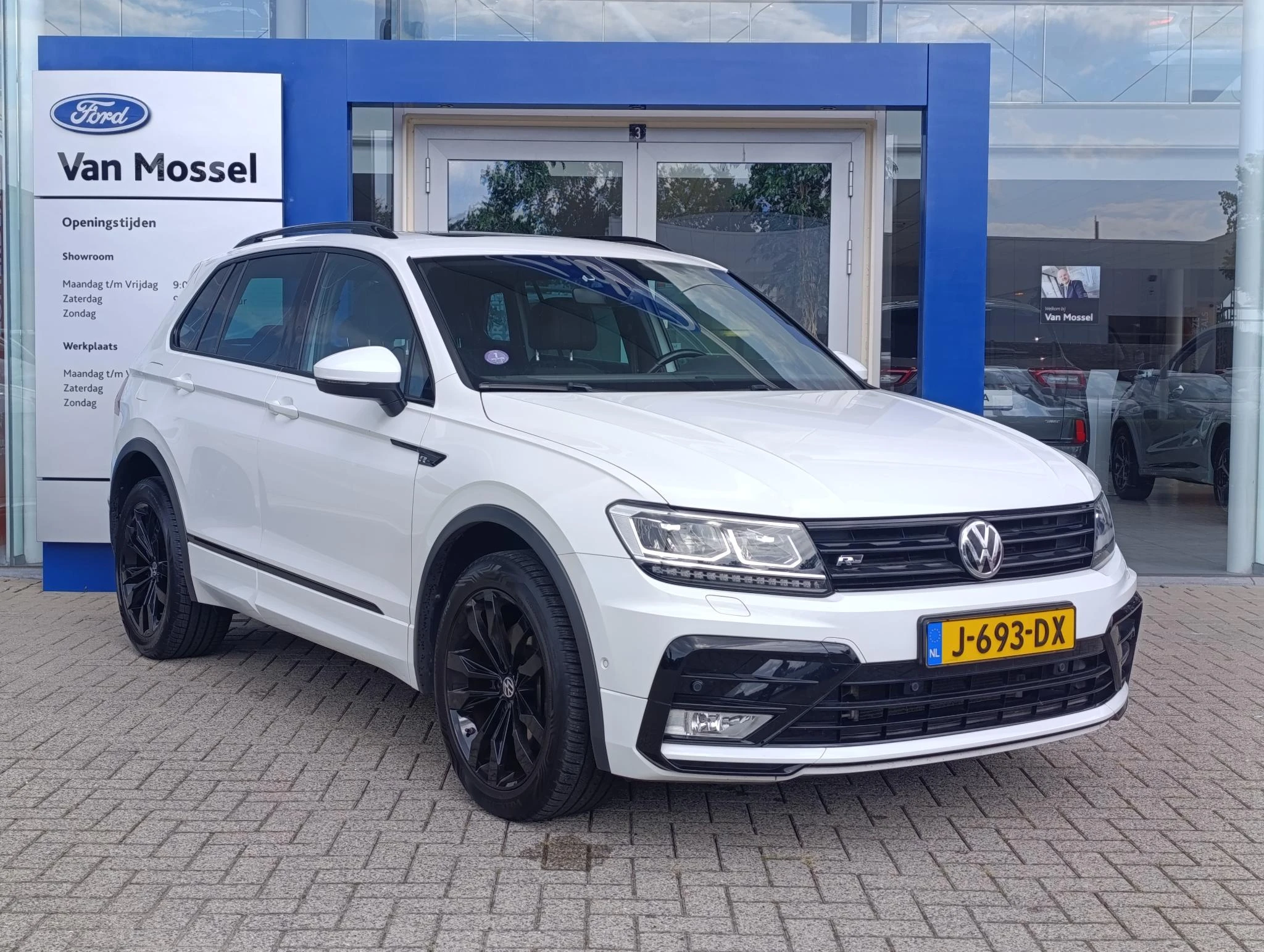 Volkswagen Tiguan met kenteken 74100 – autofoto 4