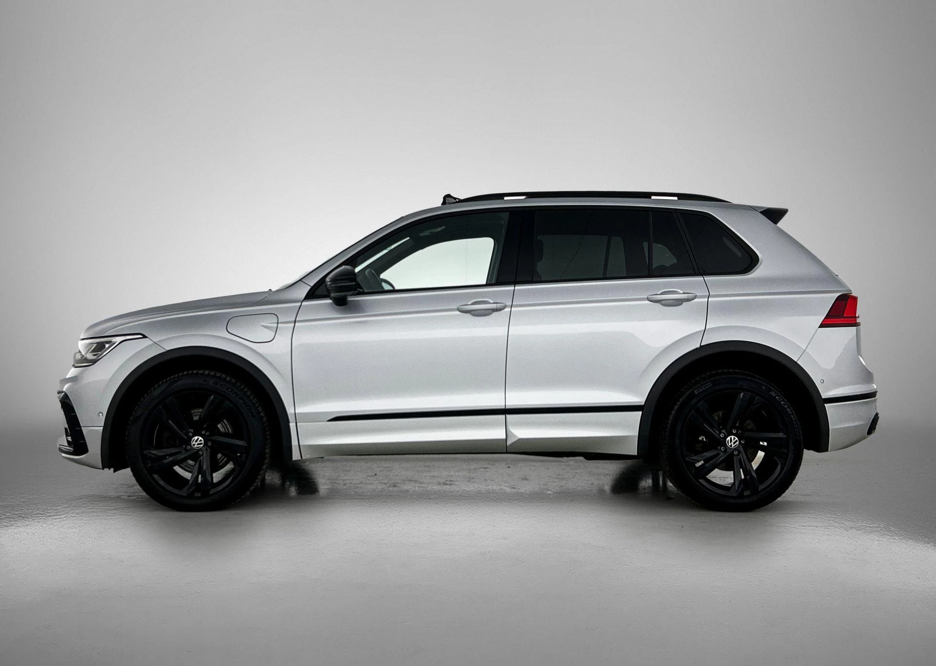Volkswagen Tiguan met kenteken 49 – autofoto 4