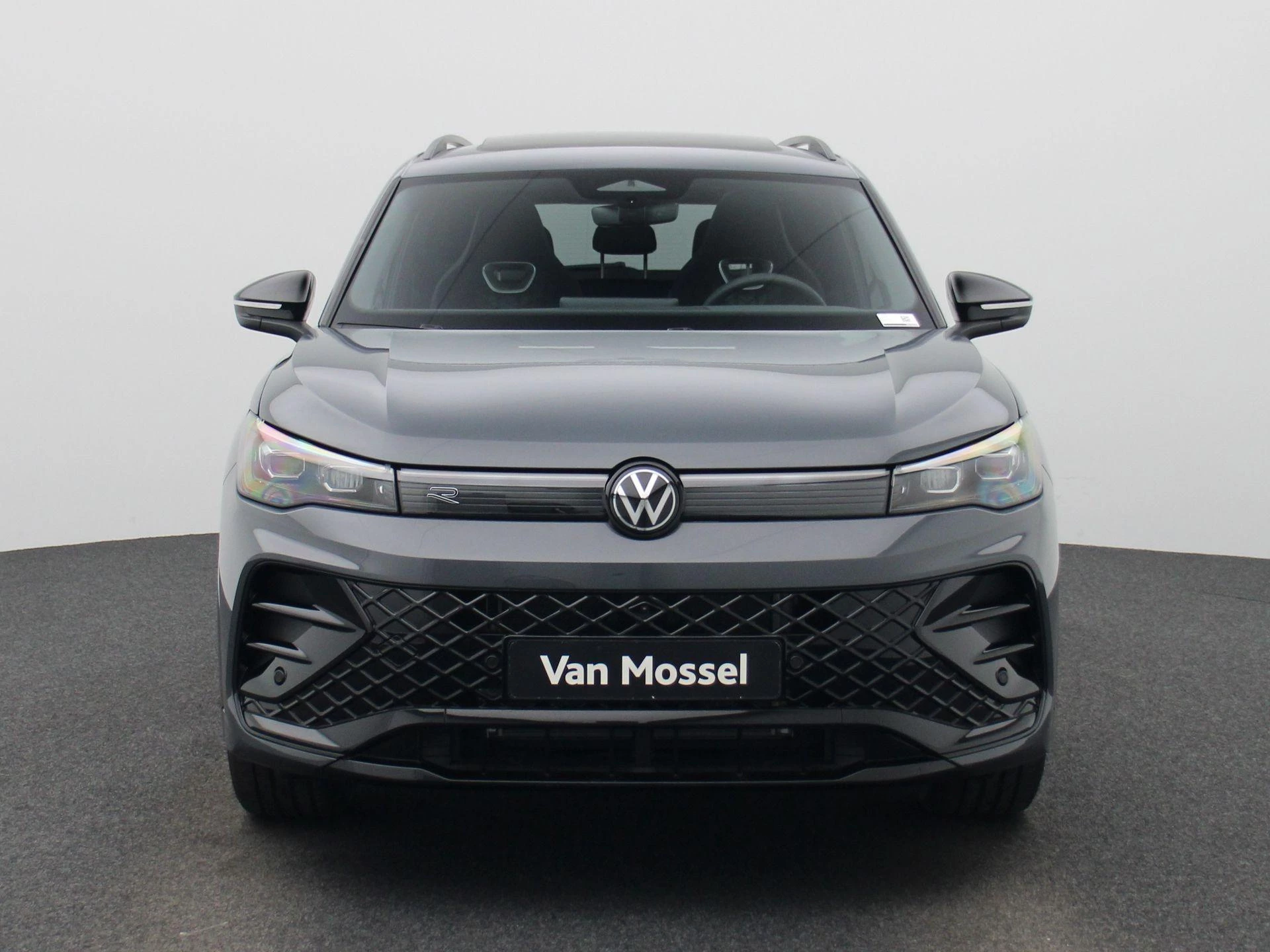 Volkswagen Tiguan met kenteken 16100 – autofoto 4