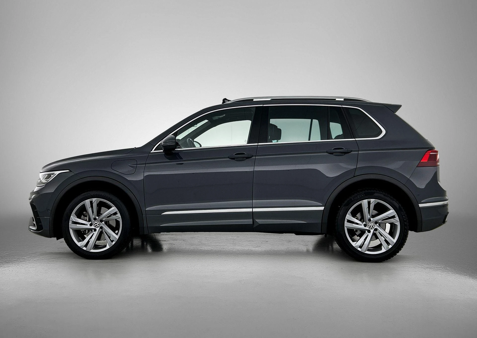 Volkswagen Tiguan met kenteken 49 – autofoto 4
