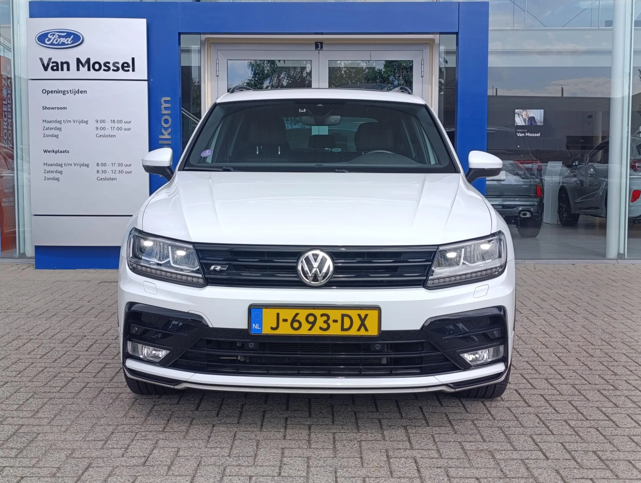 Volkswagen Tiguan met kenteken 74100 – autofoto 5