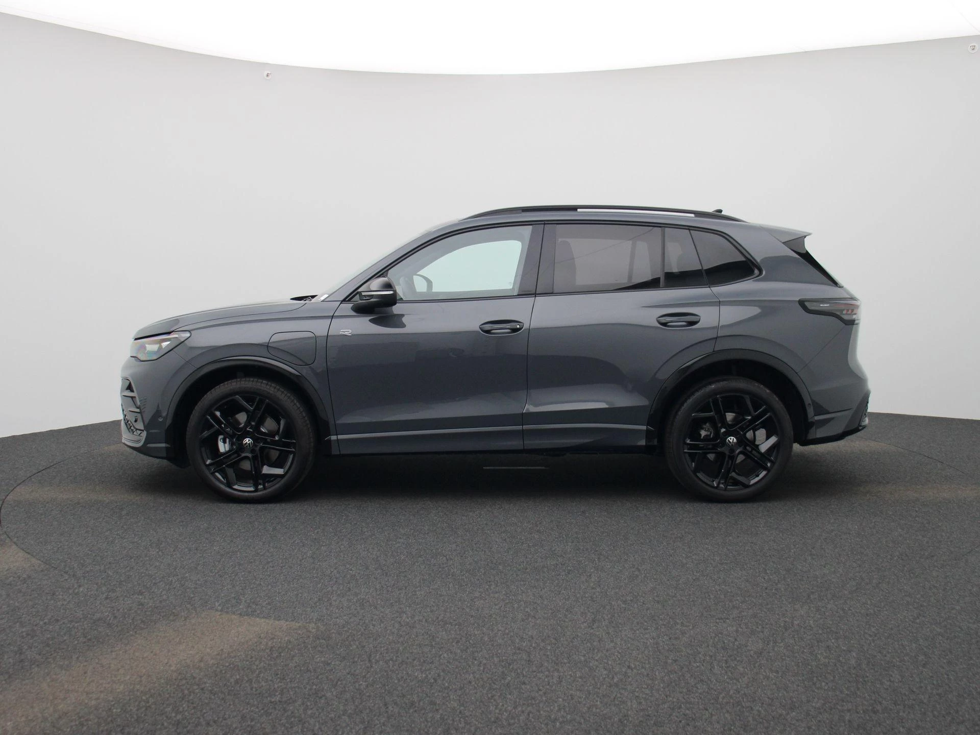 Volkswagen Tiguan met kenteken 16100 – autofoto 5