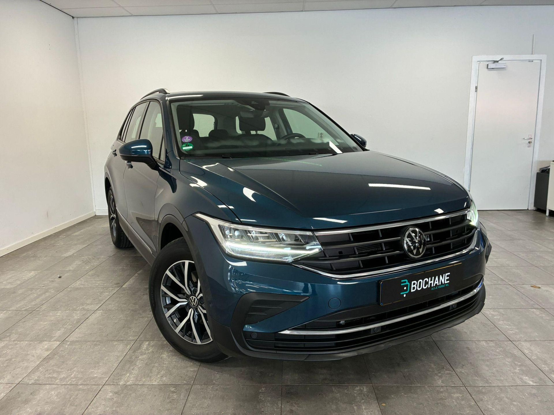 Volkswagen Tiguan met kenteken HNR-83-K – detailfoto