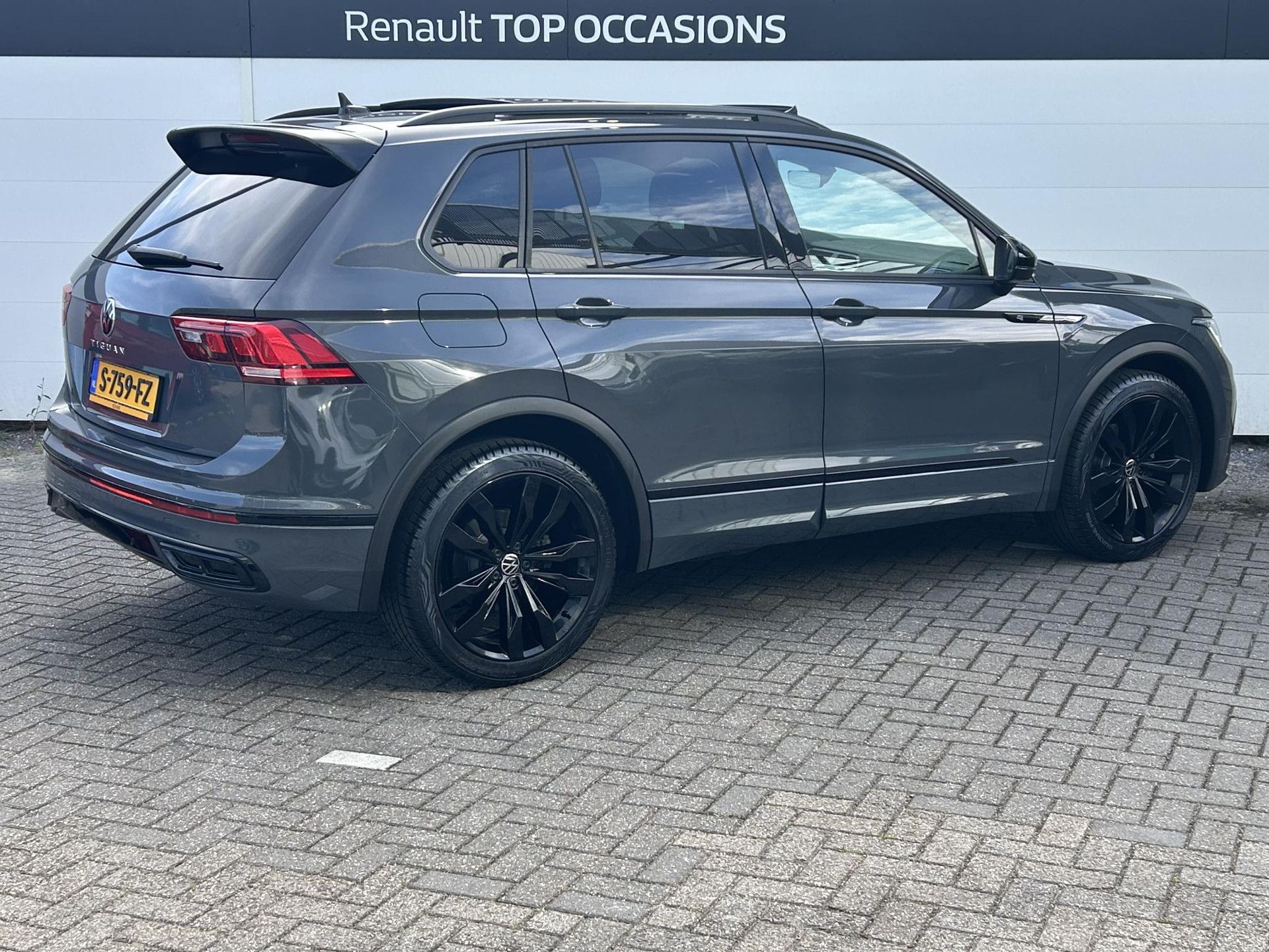 Volkswagen Tiguan met kenteken S-759-FZ – achteraanzicht