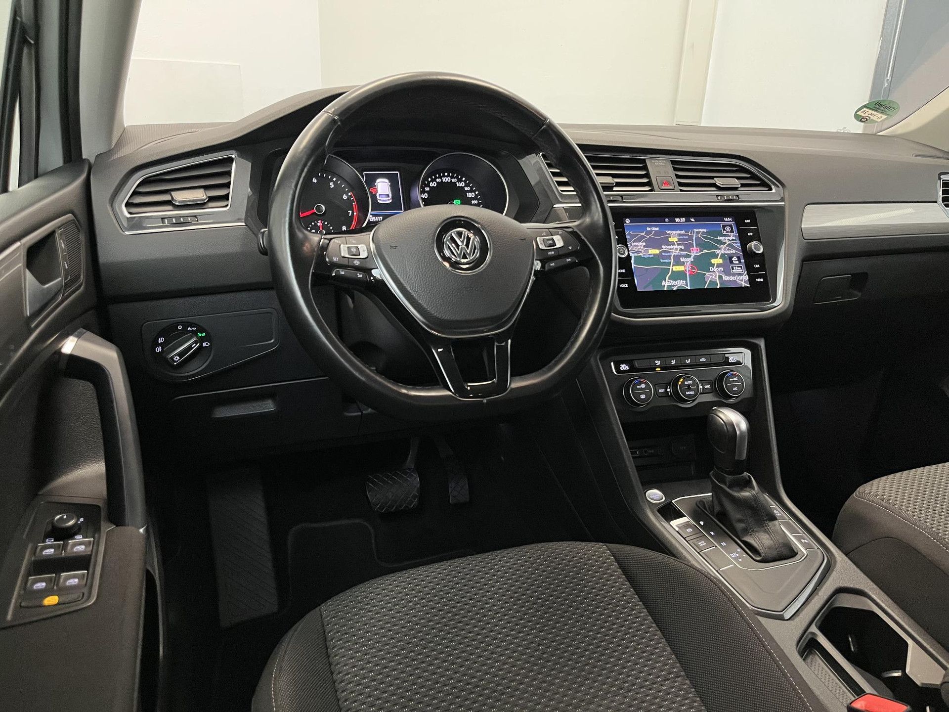 Volkswagen TiguanAllspace met kenteken G-706-JB – interieur