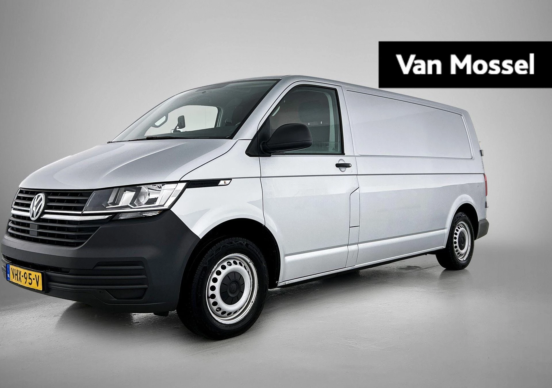 Volkswagen Transporter met kenteken 56100 – autofoto 2