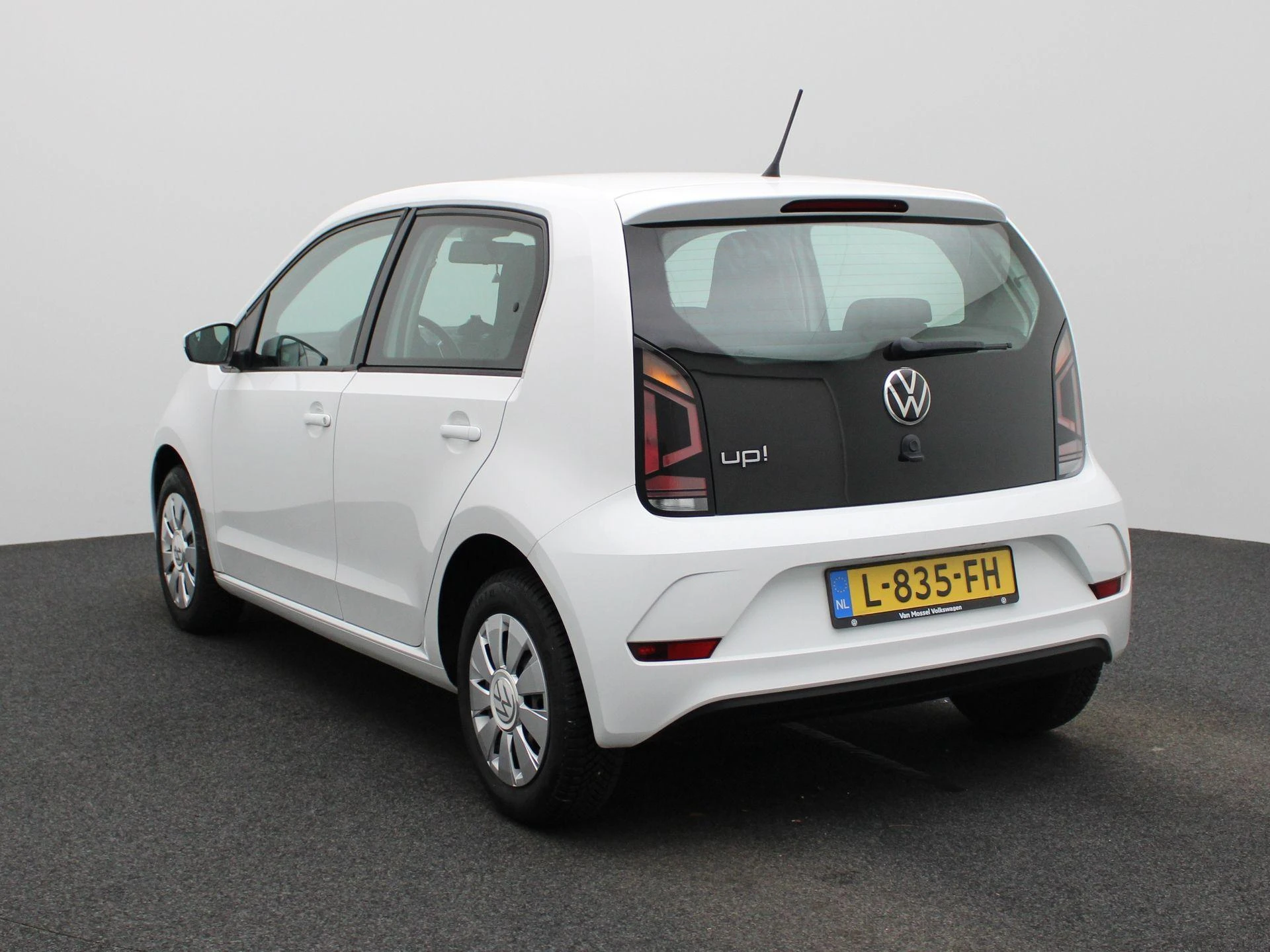 Volkswagen up! met kenteken L-835-FH – autofoto 3