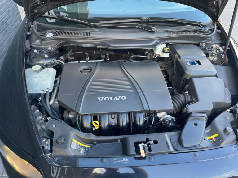 Volvo C30 met kenteken 02-ZR-JP – vooraanzicht