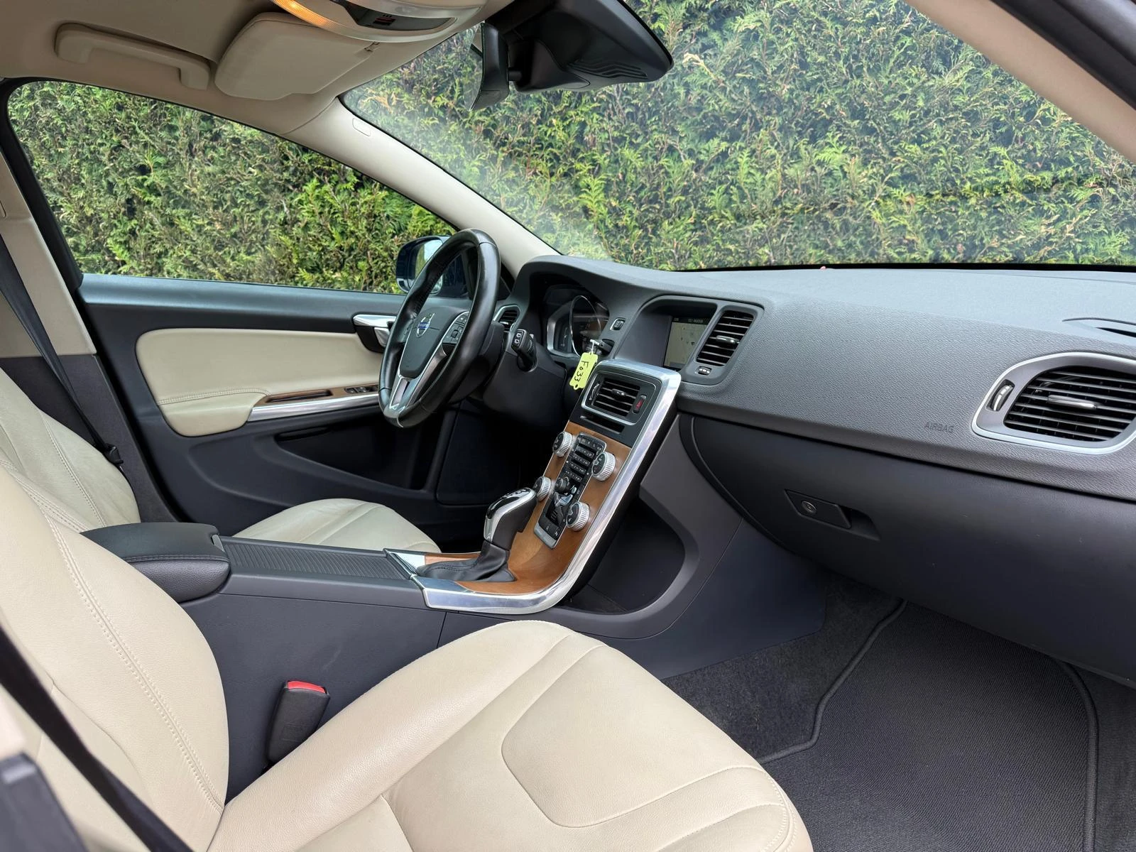 Volvo V60 met kenteken 66100 – autofoto 5