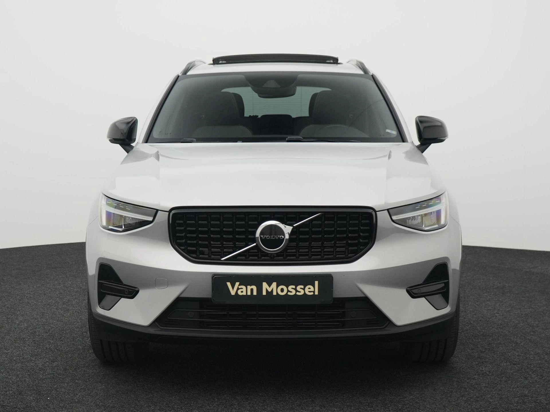 Volvo XC40 met kenteken 46 – autofoto 4