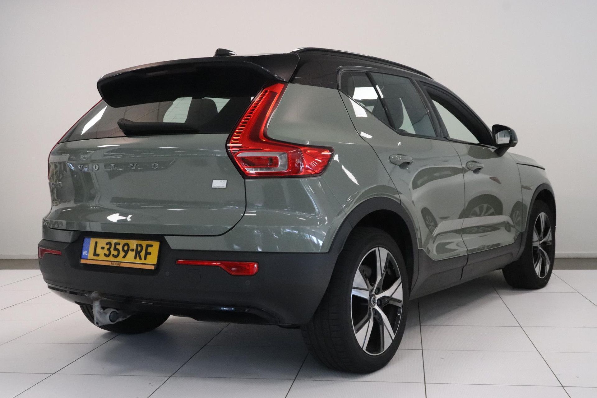 Volvo XC40 met kenteken L-359-RF – achteraanzicht