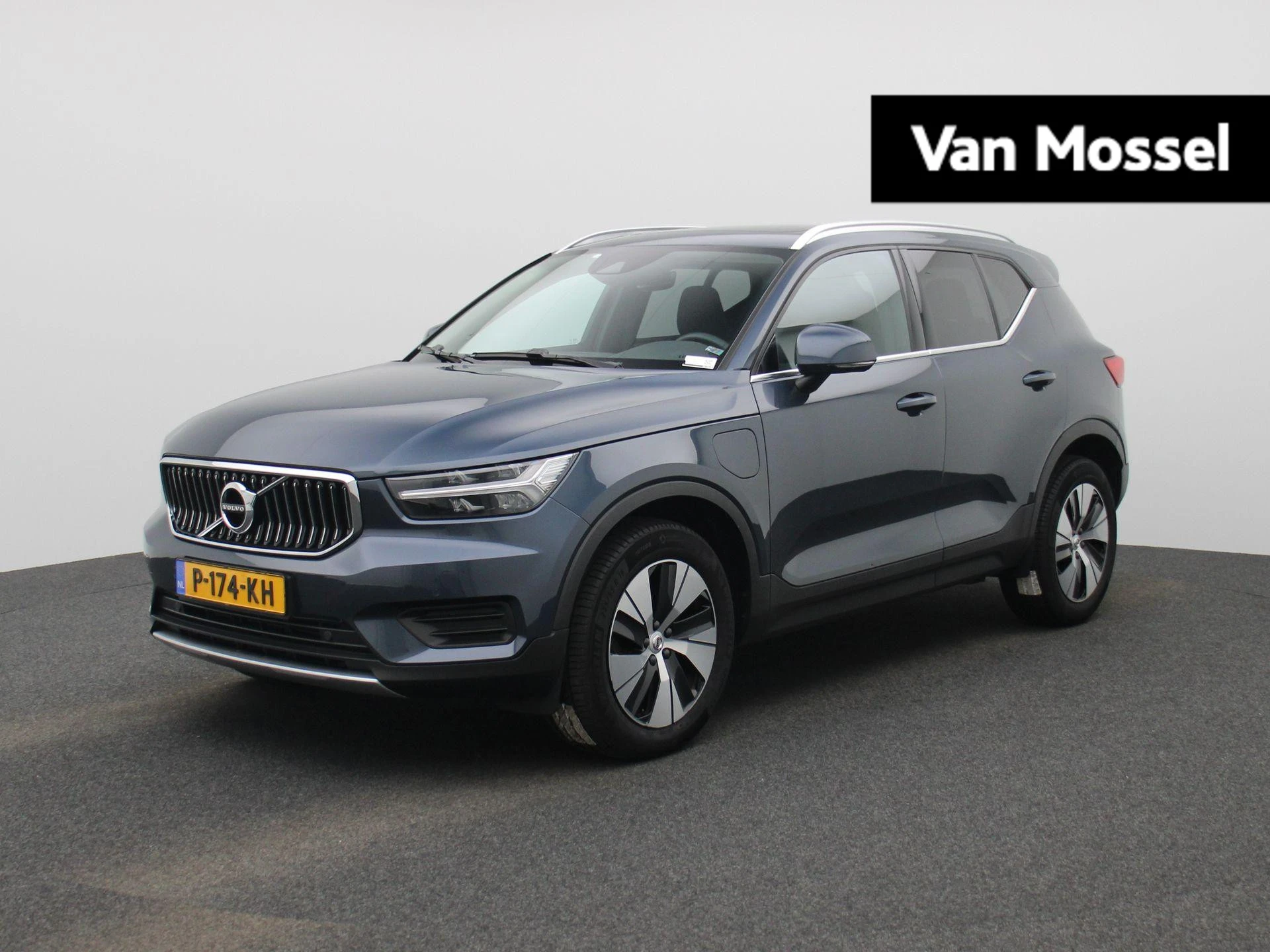 Volvo XC40 met kenteken P-174-KH – autofoto 2