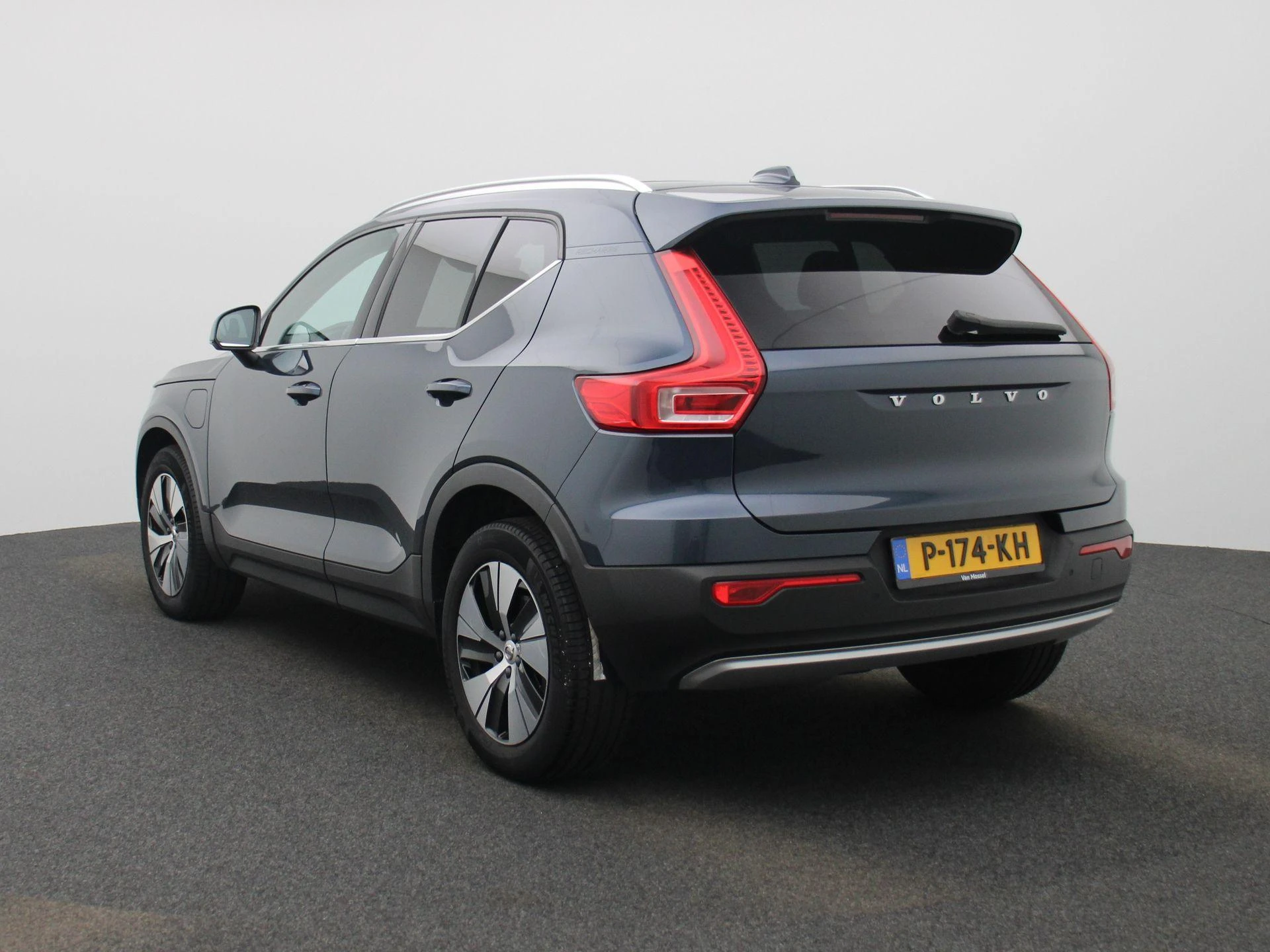 Volvo XC40 met kenteken P-174-KH – autofoto 3