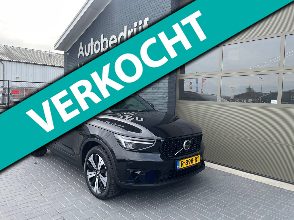 Volvo XC40 met kenteken R-898-BT – achteraanzicht