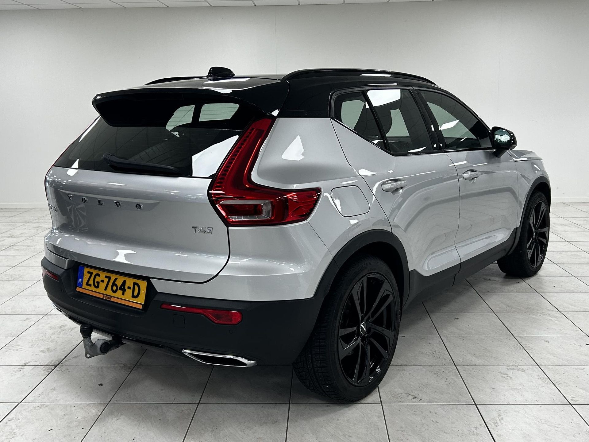 Volvo XC40 met kenteken ZG-764-D – achteraanzicht