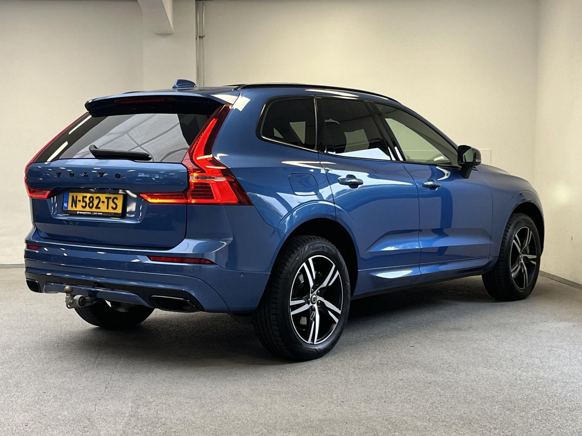 Volvo XC60 met kenteken N-582-TS – achteraanzicht