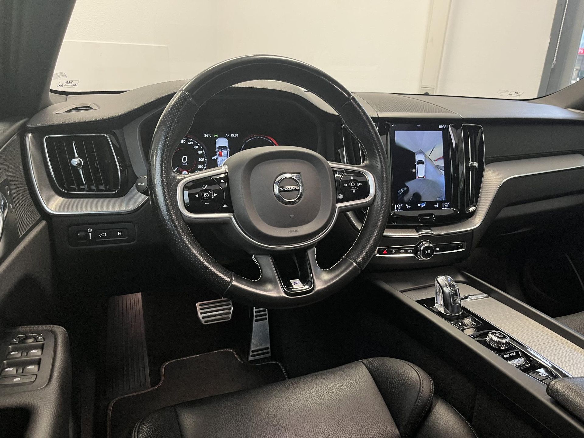 Volvo XC60 met kenteken N-582-TS – interieur