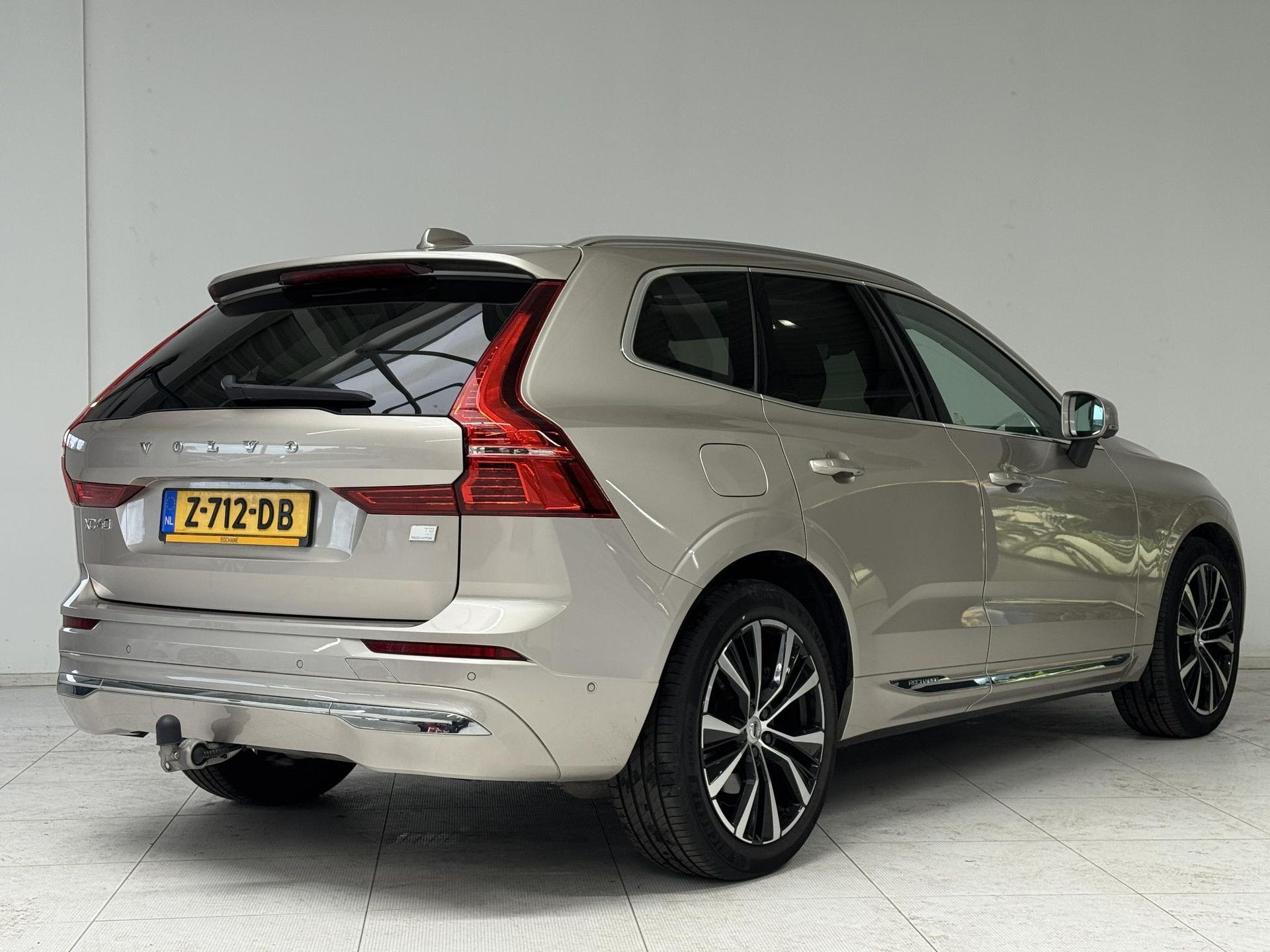 Volvo XC60 met kenteken Z-712-DB – achteraanzicht