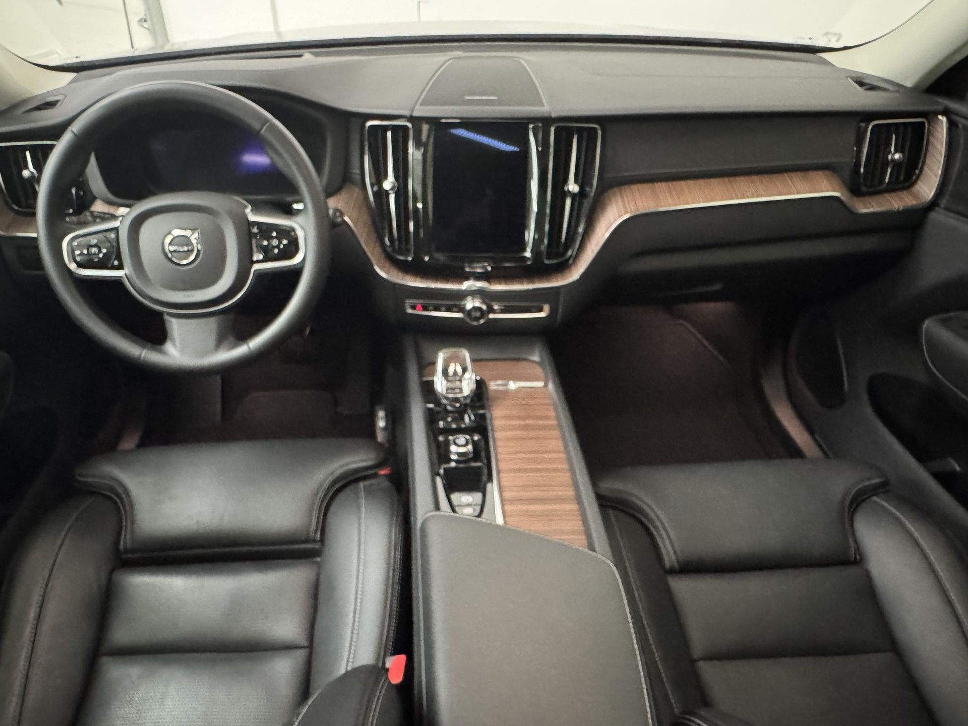 Volvo XC60 met kenteken Z-712-DB – interieur